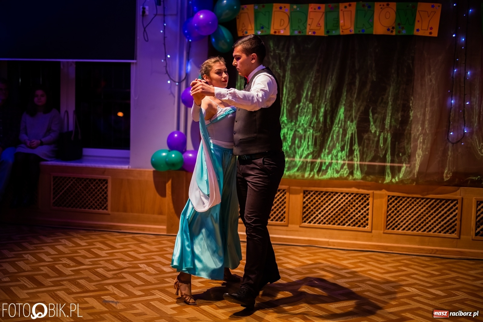 Zdjęcie w galerii na portalu naszraciborz.pl: Andrzejkowy zawrót głowy w MDK wiadomości z regionu