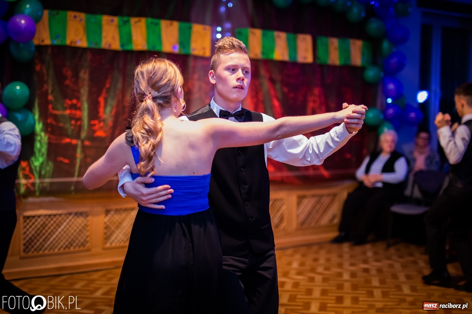 Zdjęcie w galerii na portalu naszraciborz.pl: Andrzejkowy zawrót głowy w MDK wiadomości z regionu