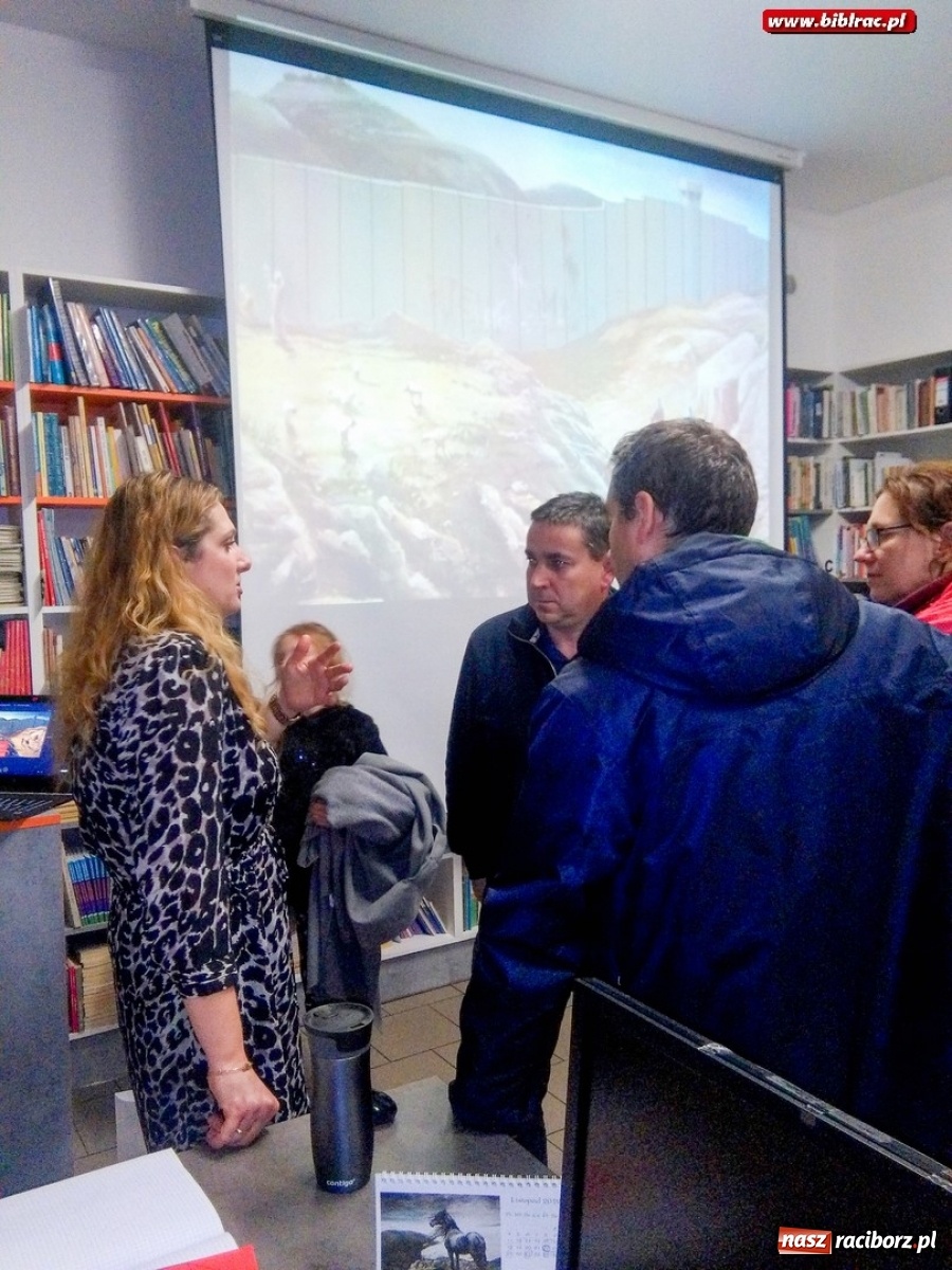 Zdjęcie w galerii na portalu naszraciborz.pl: Izrael pełen kontrastów w bibliotece w Markowicach wiadomości z regionu