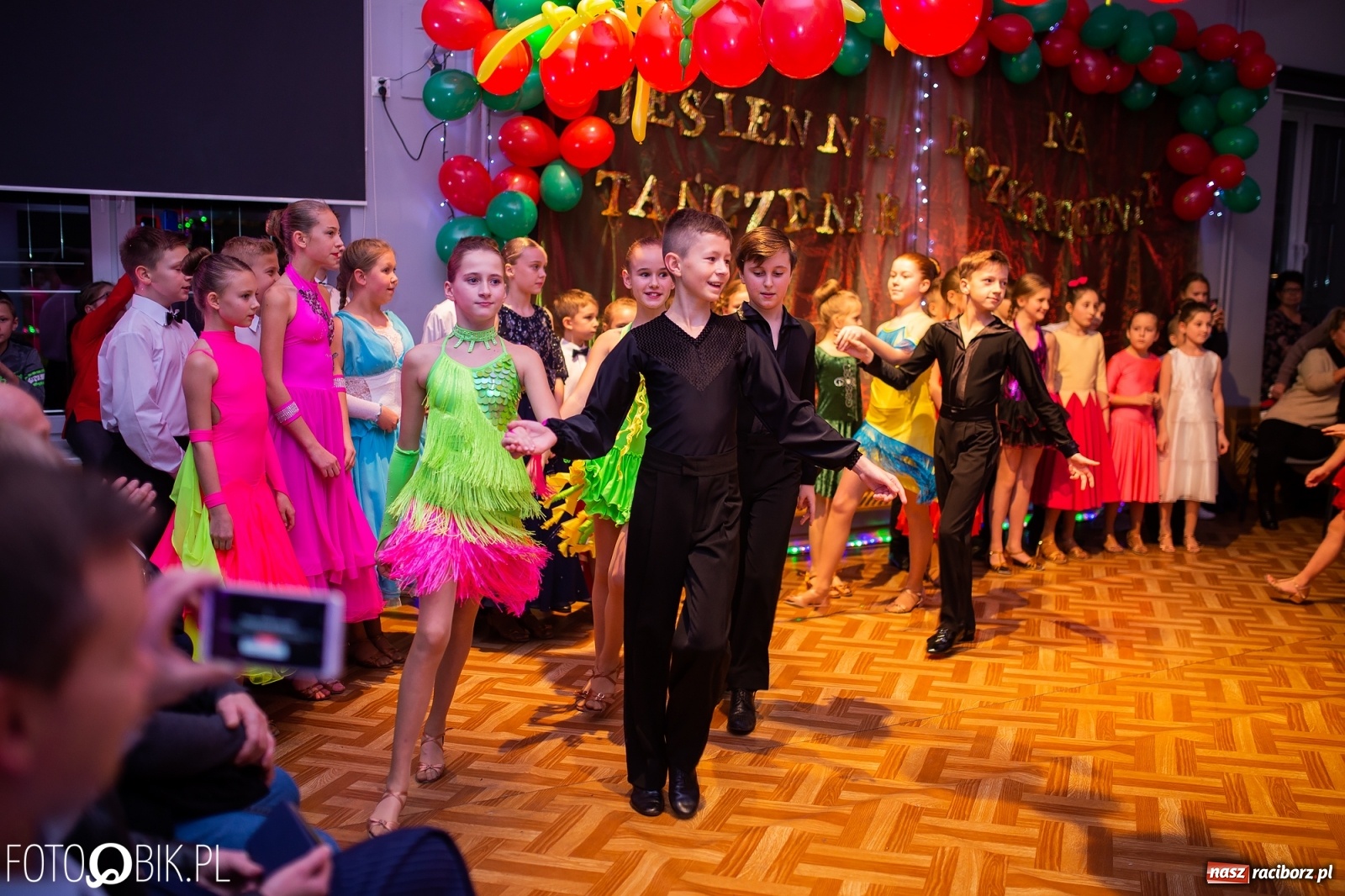 Zdjęcie w galerii na portalu naszraciborz.pl: Jesienne tańczenie na rozkręcenie w MDK wiadomości z regionu