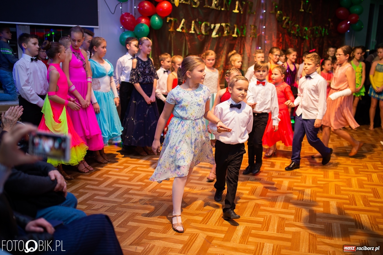 Zdjęcie w galerii na portalu naszraciborz.pl: Jesienne tańczenie na rozkręcenie w MDK wiadomości z regionu