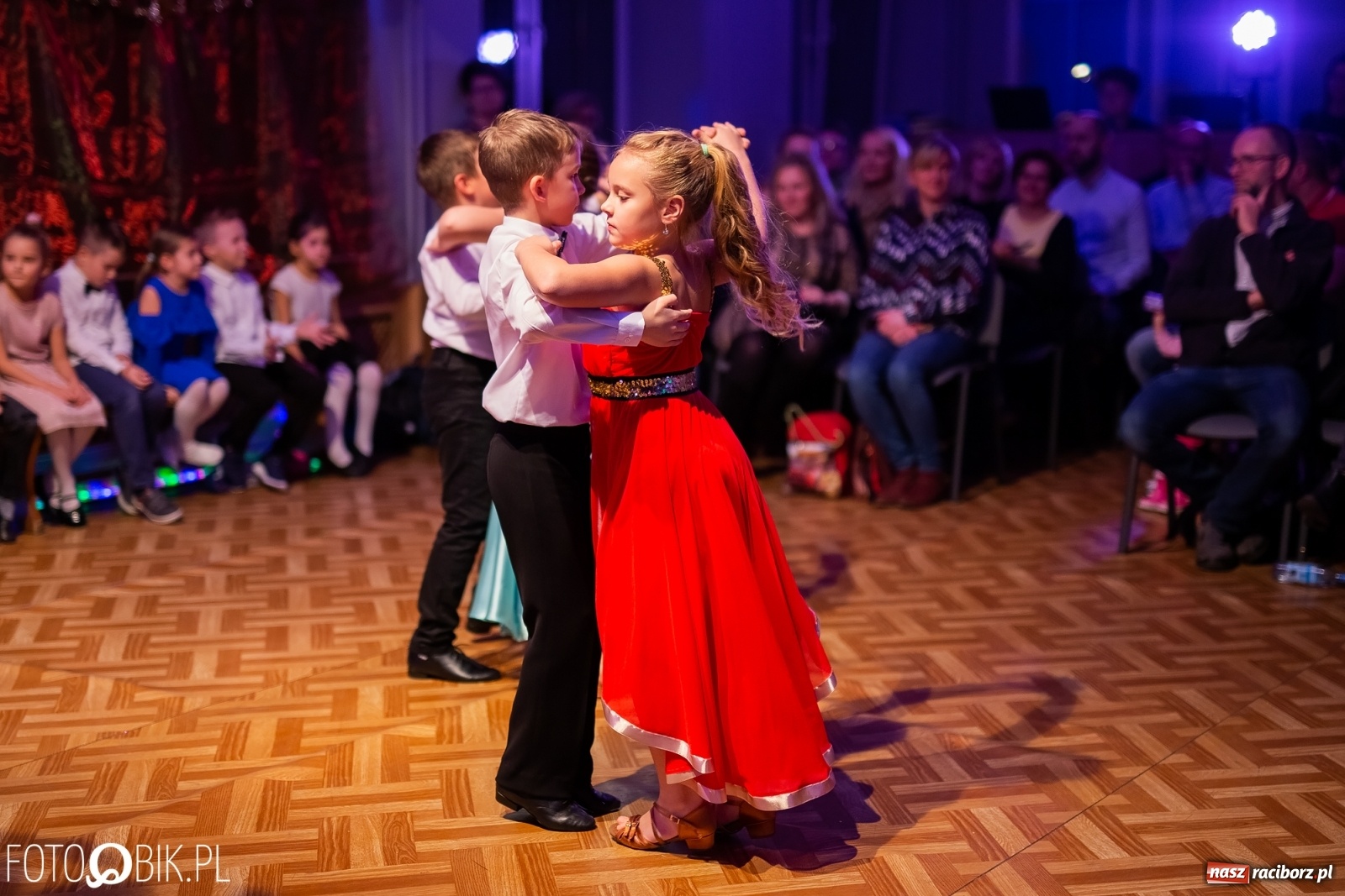 Zdjęcie w galerii na portalu naszraciborz.pl: Jesienne tańczenie na rozkręcenie w MDK wiadomości z regionu