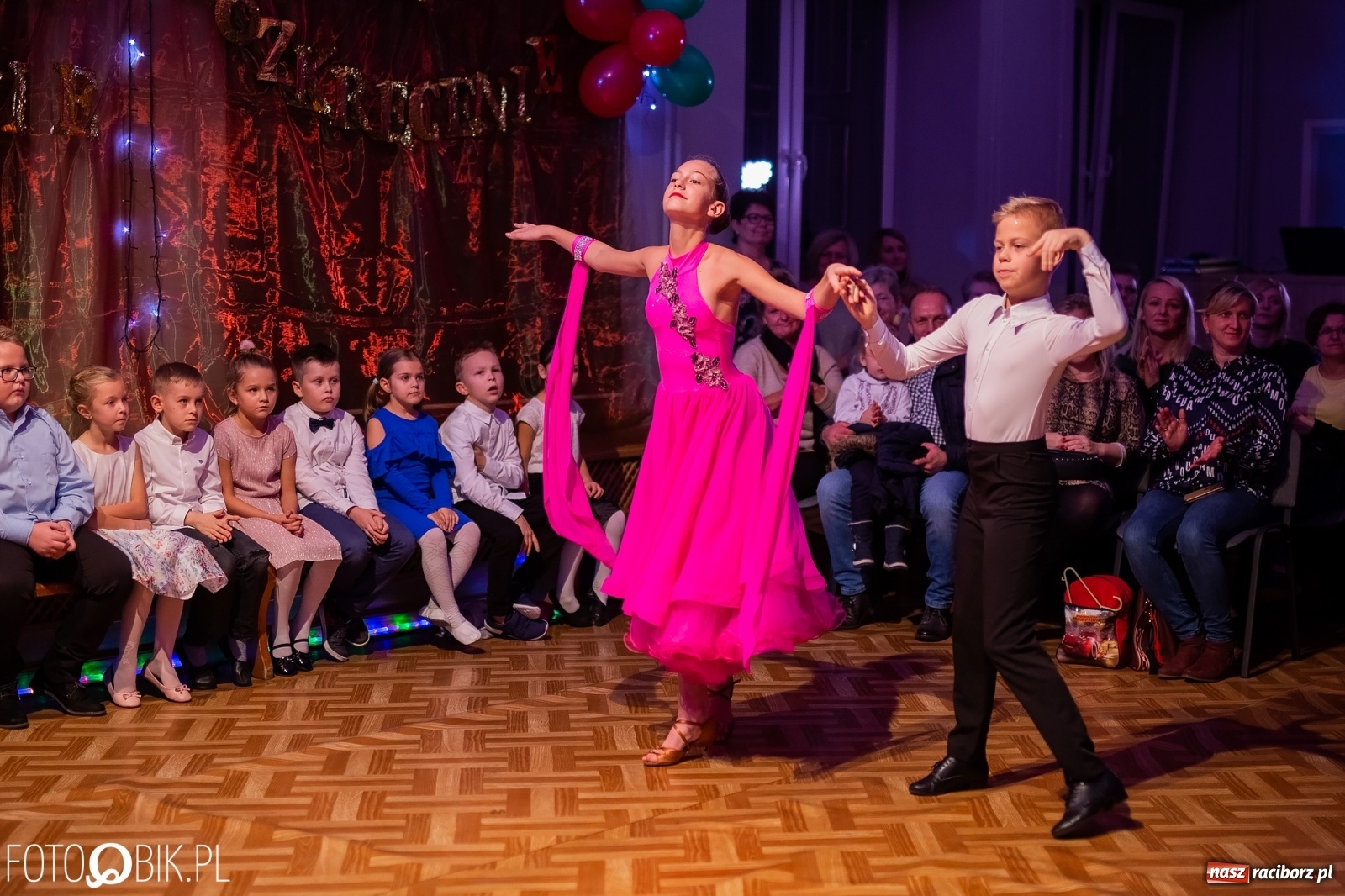 Zdjęcie w galerii na portalu naszraciborz.pl: Jesienne tańczenie na rozkręcenie w MDK wiadomości z regionu