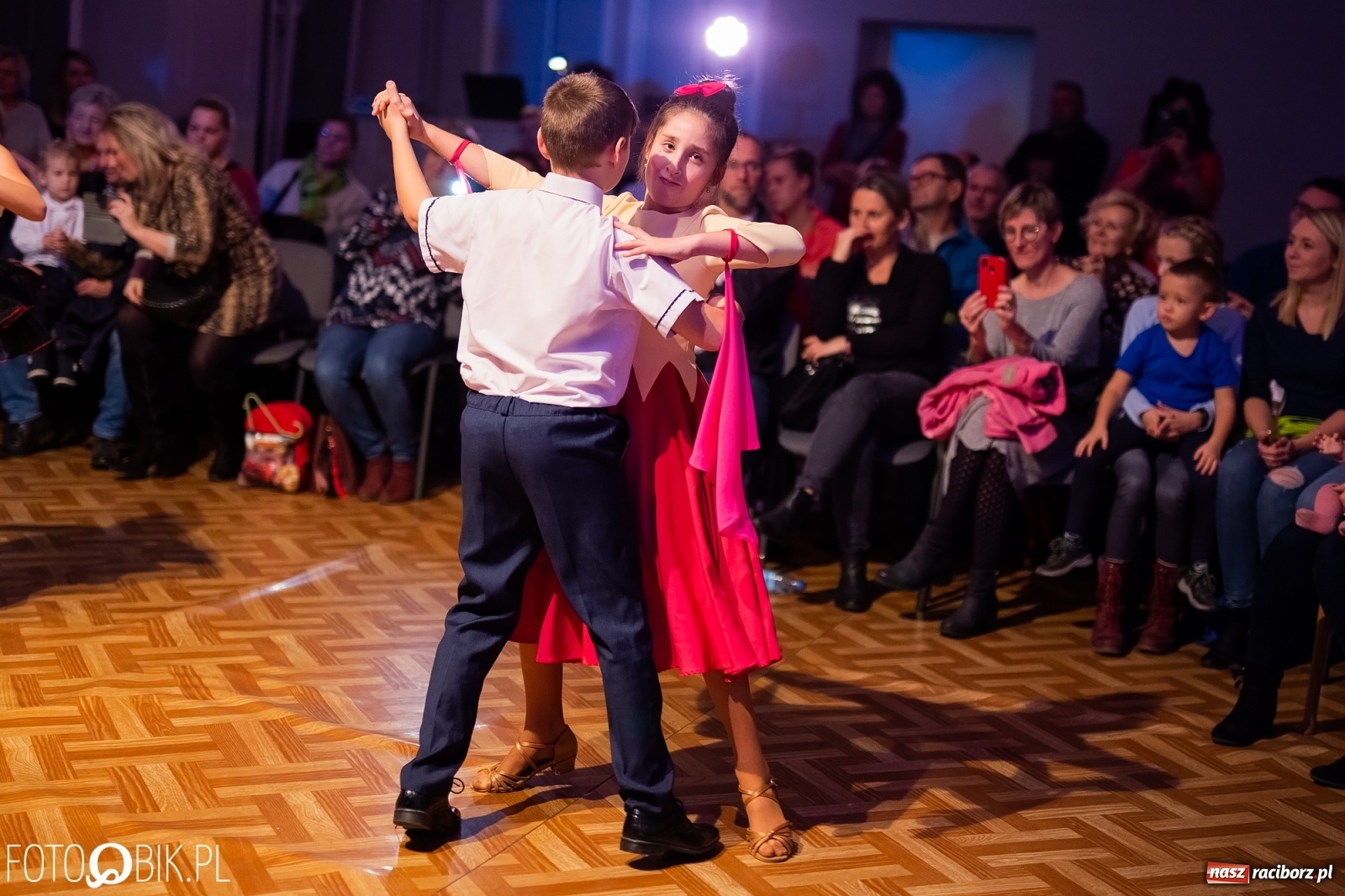 Zdjęcie w galerii na portalu naszraciborz.pl: Jesienne tańczenie na rozkręcenie w MDK wiadomości z regionu