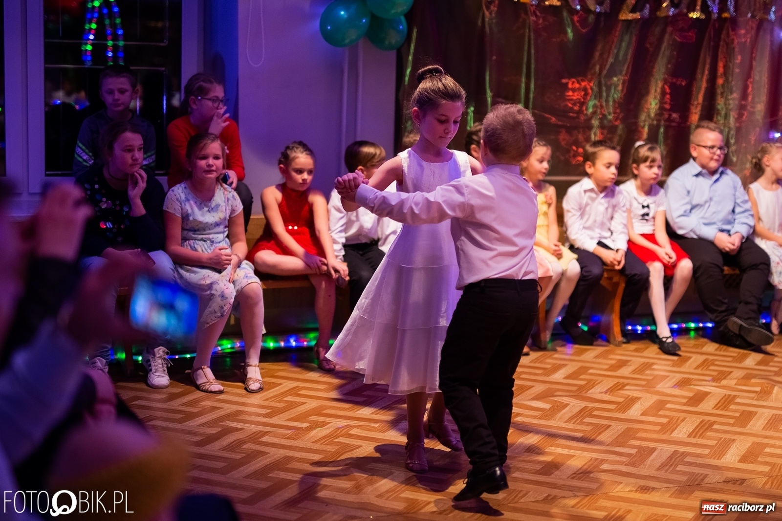 Zdjęcie w galerii na portalu naszraciborz.pl: Jesienne tańczenie na rozkręcenie w MDK wiadomości z regionu