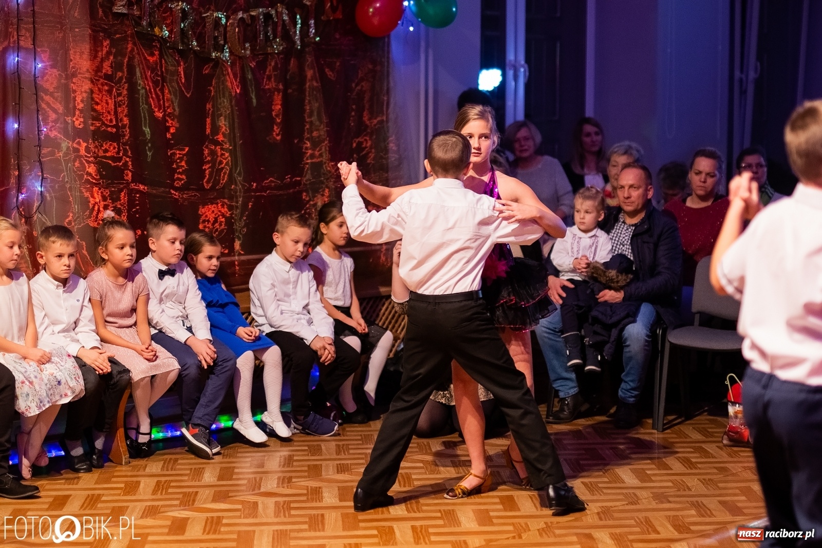 Zdjęcie w galerii na portalu naszraciborz.pl: Jesienne tańczenie na rozkręcenie w MDK wiadomości z regionu