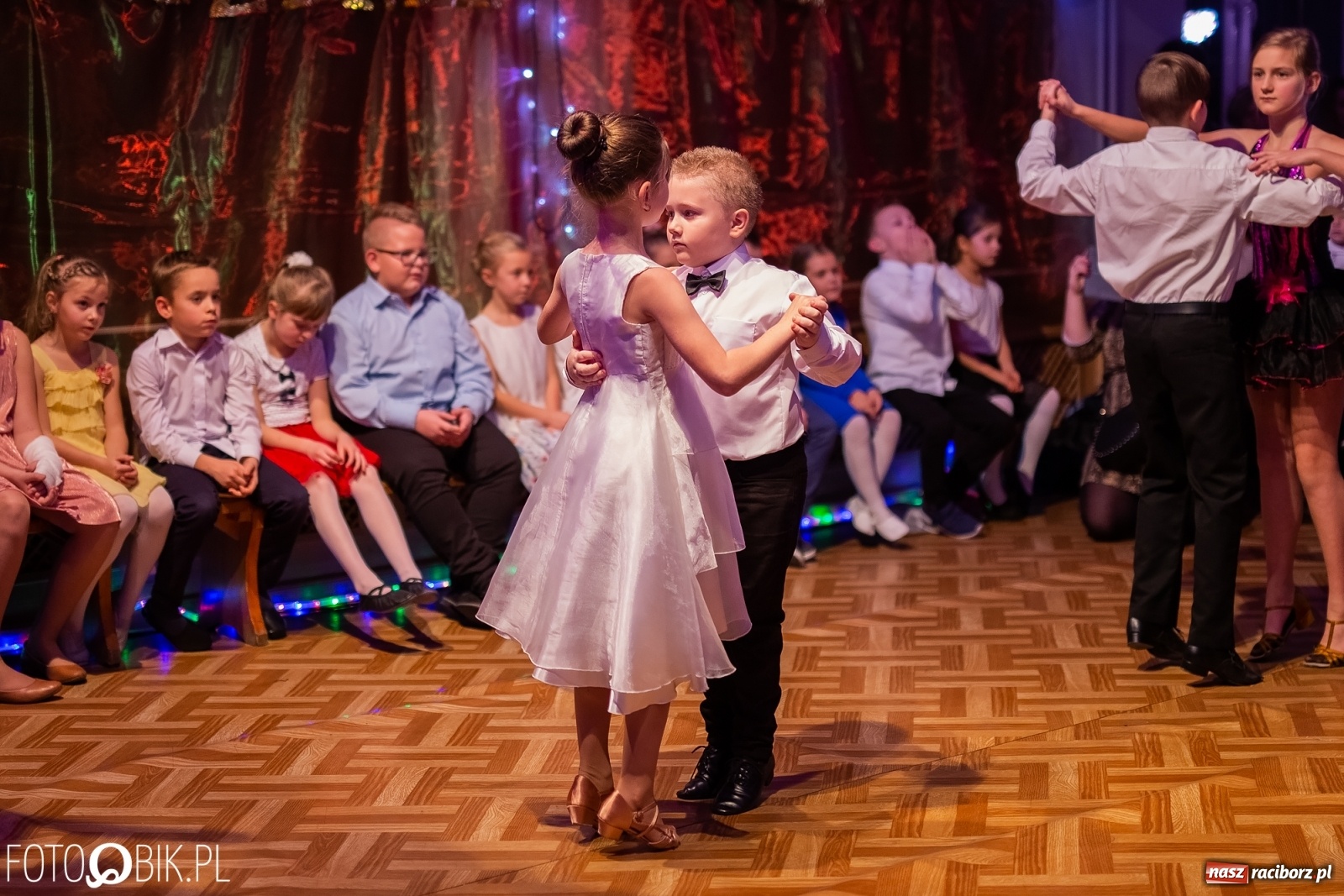 Zdjęcie w galerii na portalu naszraciborz.pl: Jesienne tańczenie na rozkręcenie w MDK wiadomości z regionu