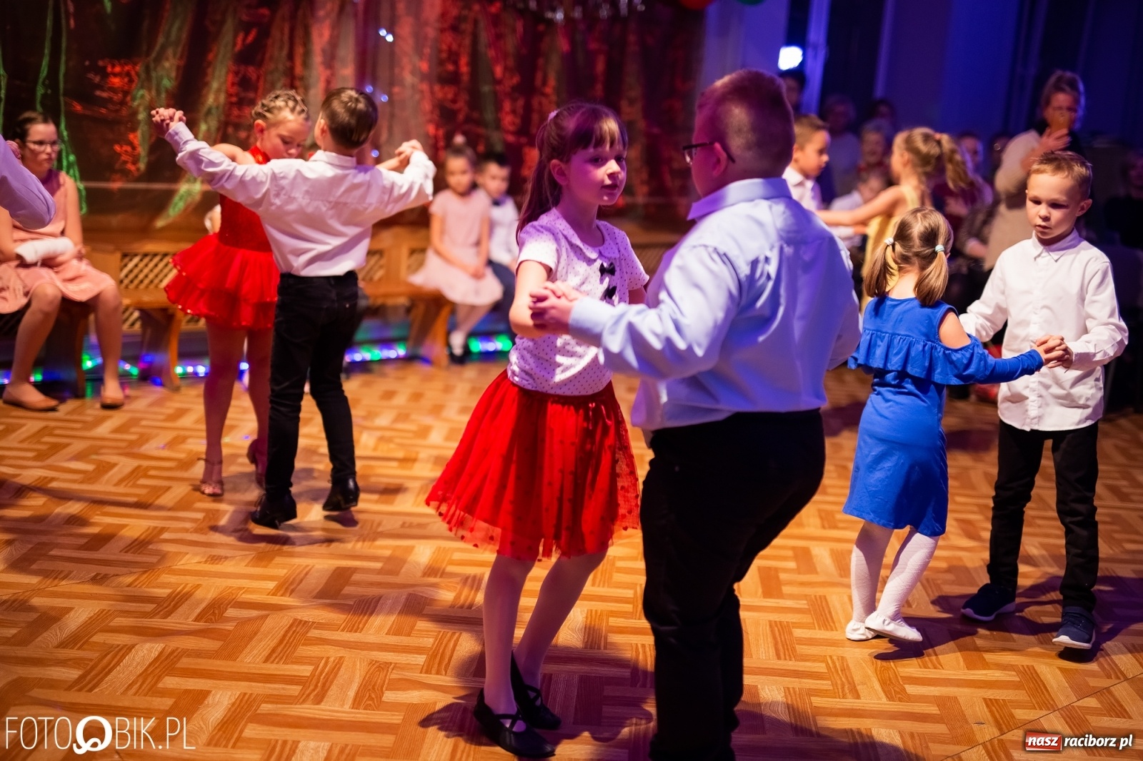 Zdjęcie w galerii na portalu naszraciborz.pl: Jesienne tańczenie na rozkręcenie w MDK wiadomości z regionu