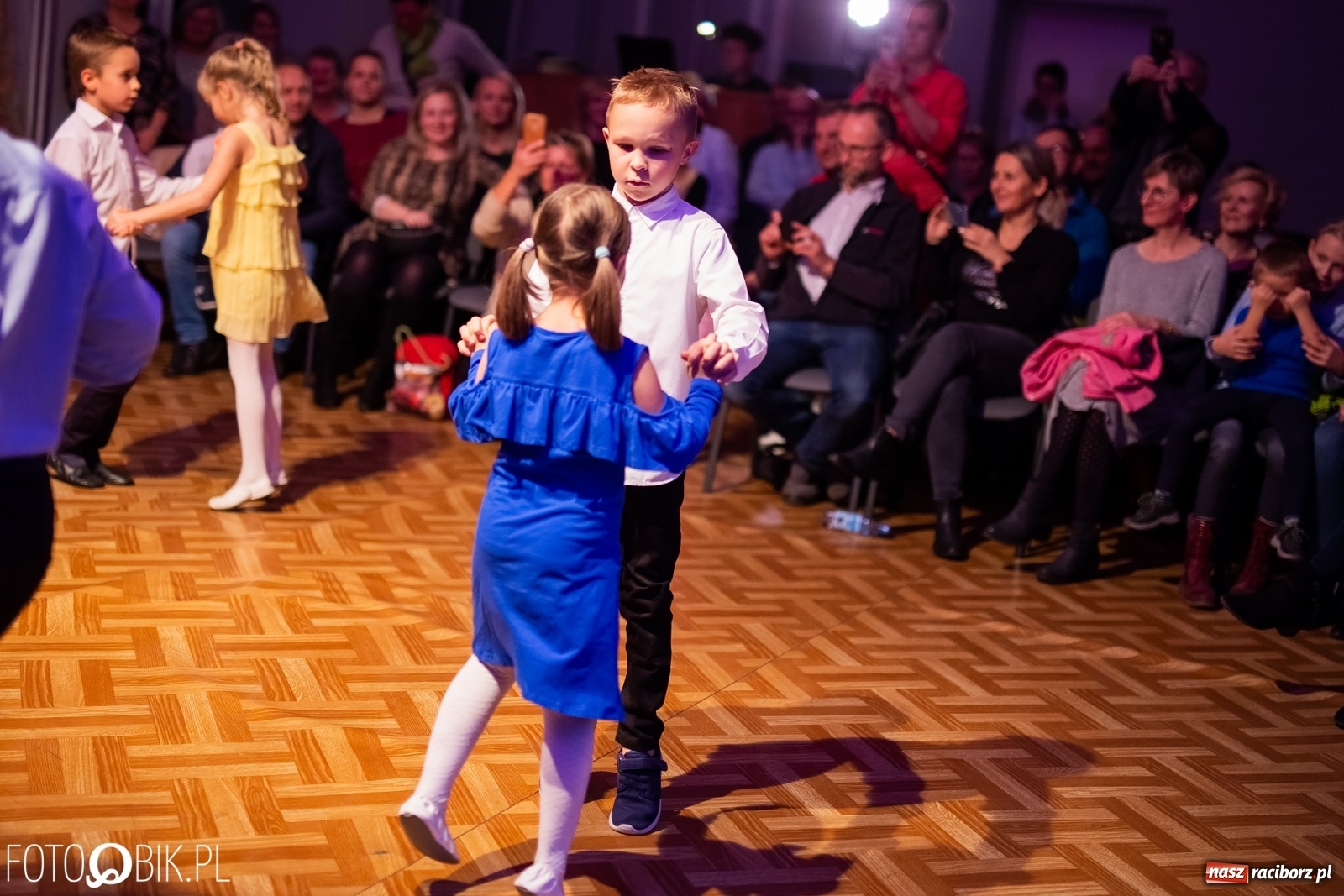 Zdjęcie w galerii na portalu naszraciborz.pl: Jesienne tańczenie na rozkręcenie w MDK wiadomości z regionu