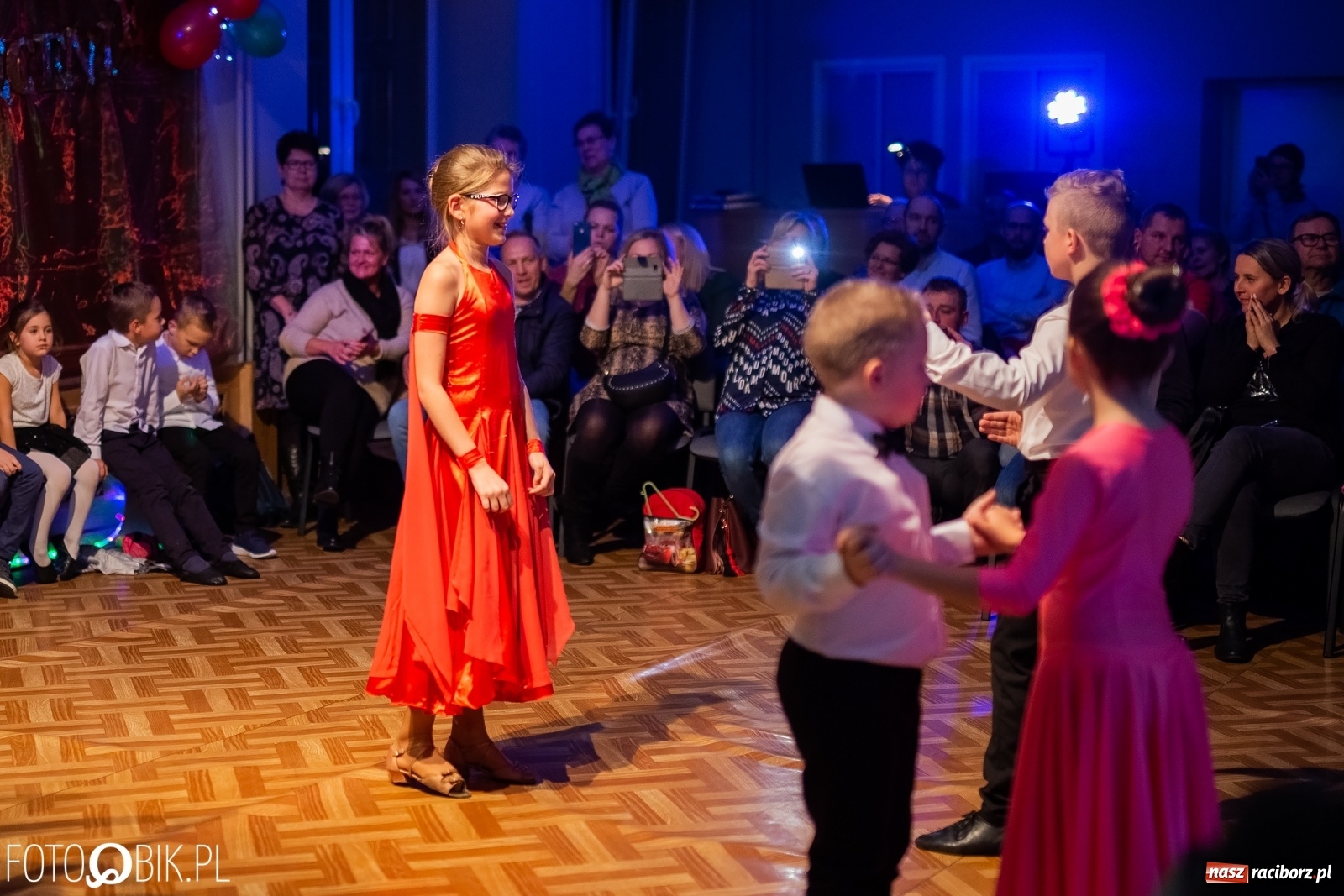 Zdjęcie w galerii na portalu naszraciborz.pl: Jesienne tańczenie na rozkręcenie w MDK wiadomości z regionu