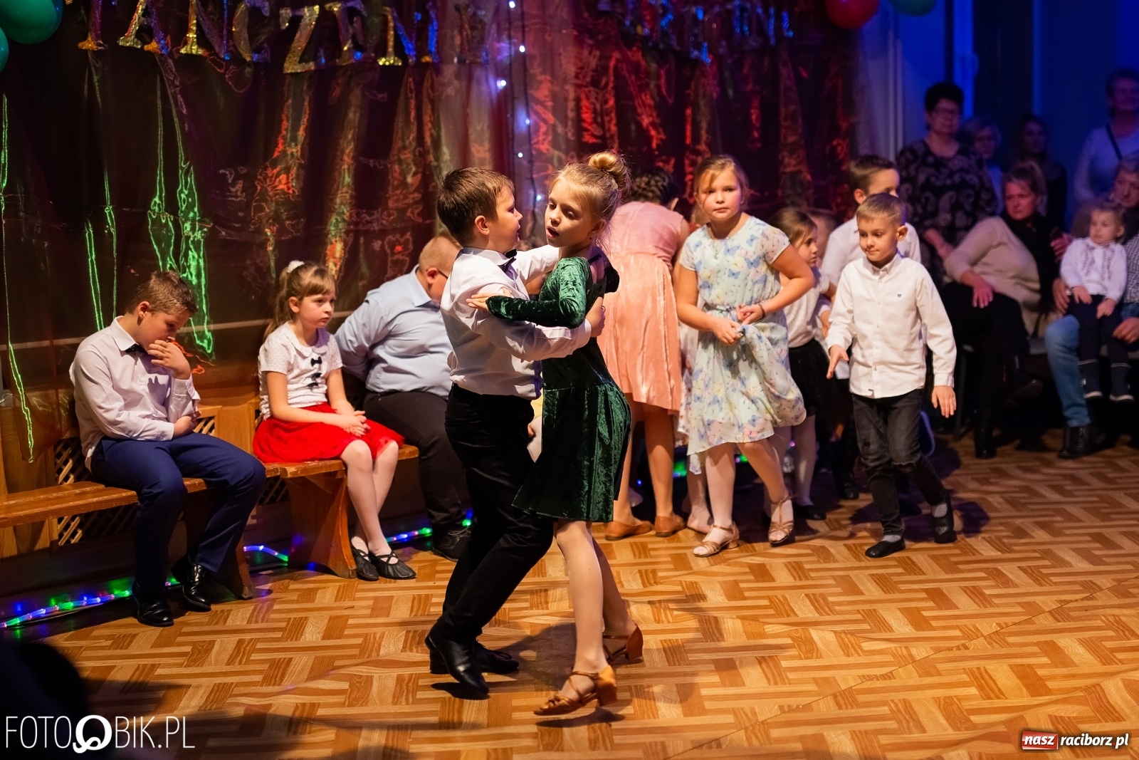 Zdjęcie w galerii na portalu naszraciborz.pl: Jesienne tańczenie na rozkręcenie w MDK wiadomości z regionu