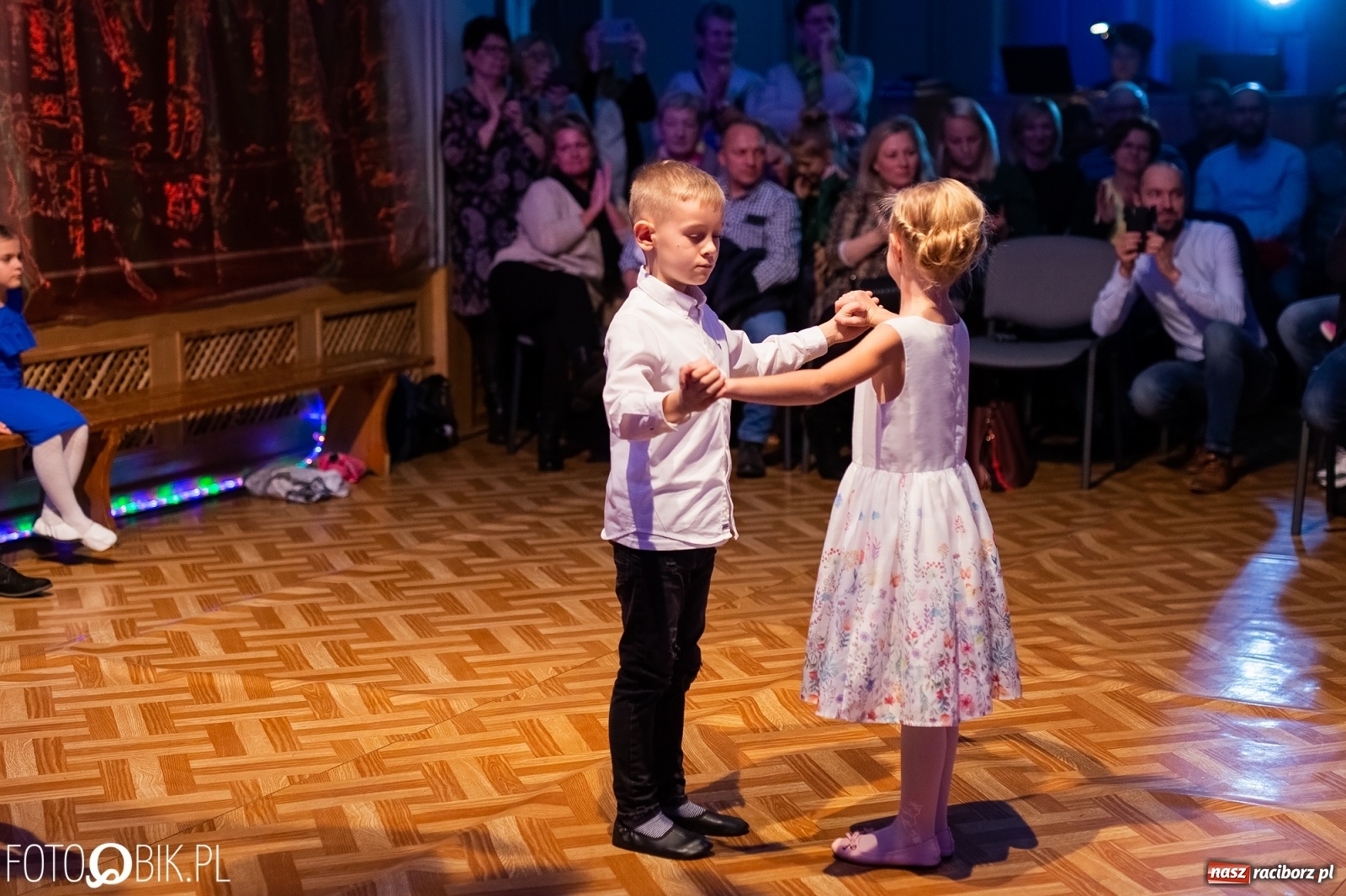 Zdjęcie w galerii na portalu naszraciborz.pl: Jesienne tańczenie na rozkręcenie w MDK wiadomości z regionu
