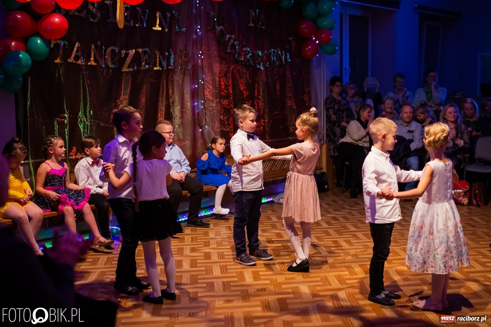 Zdjęcie w galerii na portalu naszraciborz.pl: Jesienne tańczenie na rozkręcenie w MDK wiadomości z regionu