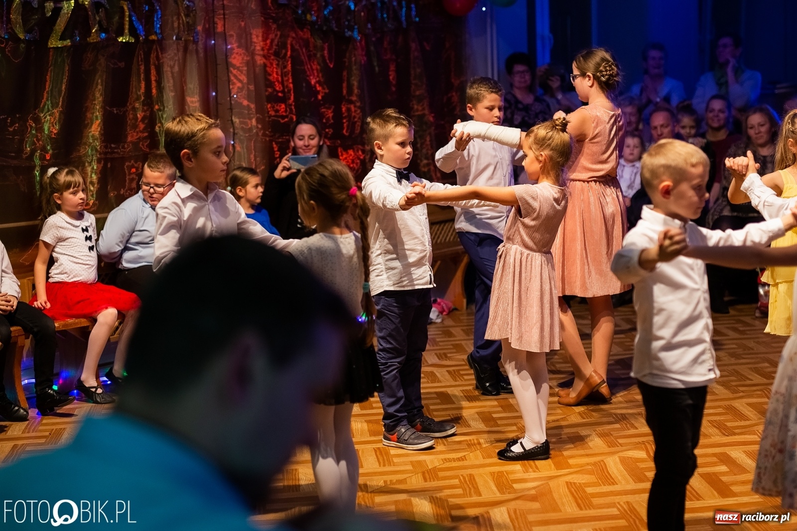 Zdjęcie w galerii na portalu naszraciborz.pl: Jesienne tańczenie na rozkręcenie w MDK wiadomości z regionu