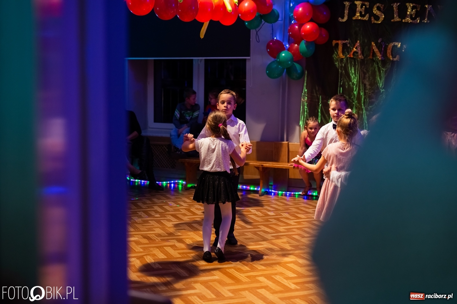 Zdjęcie w galerii na portalu naszraciborz.pl: Jesienne tańczenie na rozkręcenie w MDK wiadomości z regionu