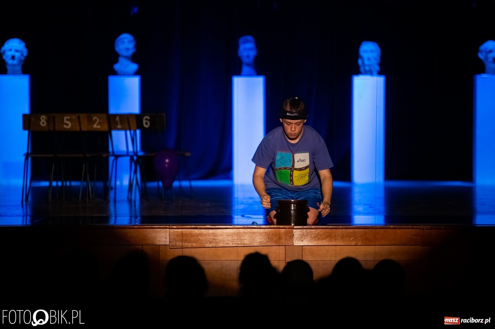 Zdjęcie w galerii na portalu naszraciborz.pl: Grupa teatralna Melpomena wystąpiła na deskach RCK wiadomości z regionu