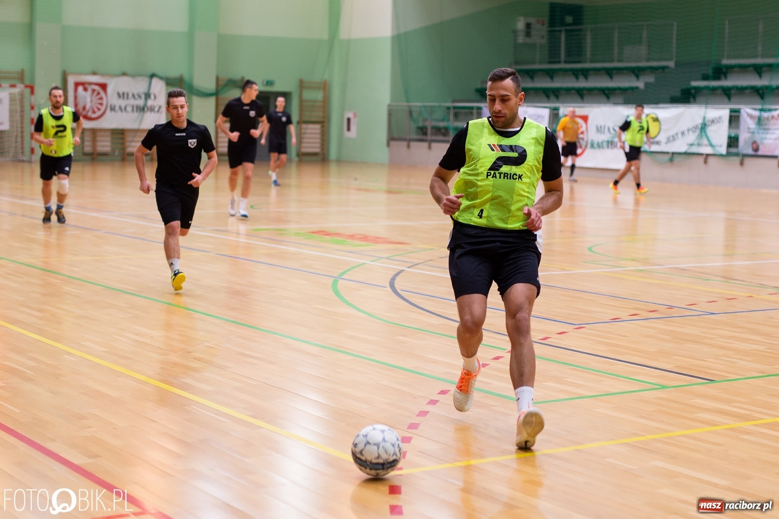 Zdjęcie w galerii na portalu naszraciborz.pl: Piątkowe emocje w HLPN. Mistrz nie dał szans rywalowi wiadomości z regionu