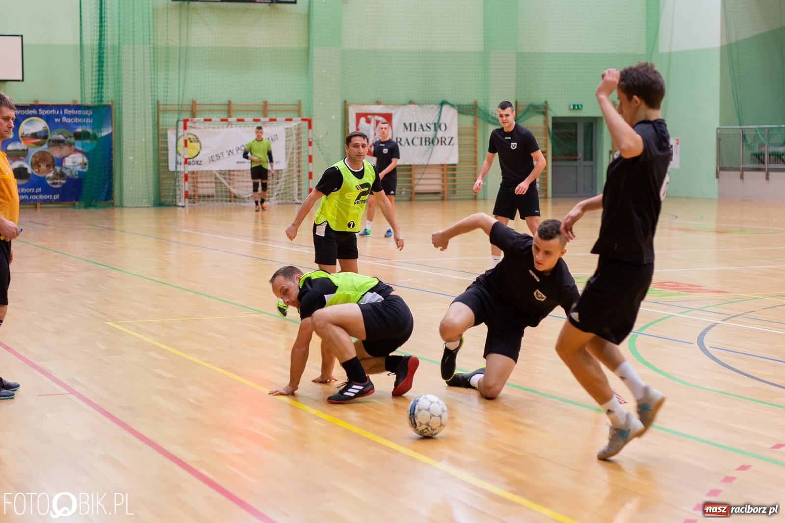Zdjęcie w galerii na portalu naszraciborz.pl: Piątkowe emocje w HLPN. Mistrz nie dał szans rywalowi wiadomości z regionu