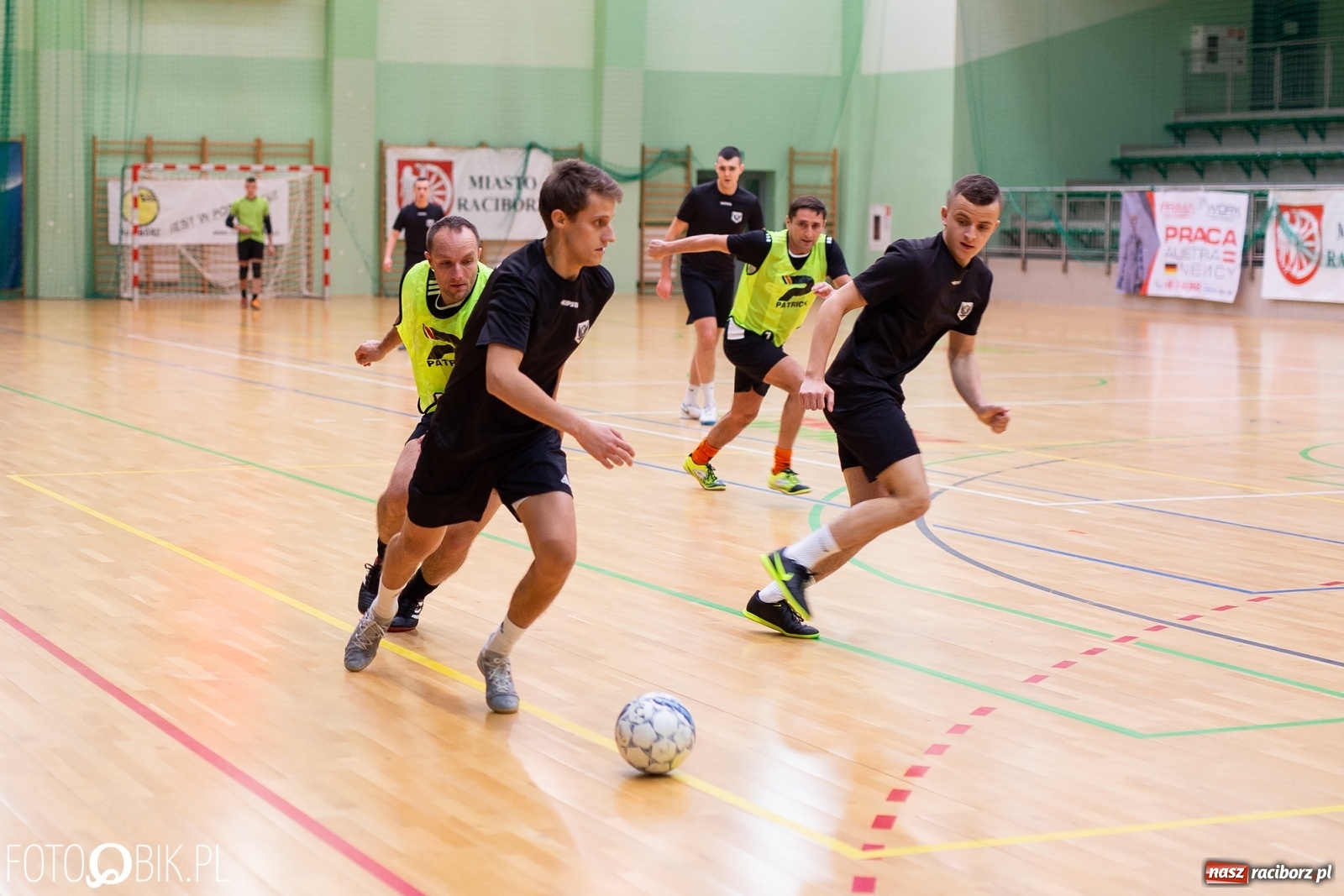 Zdjęcie w galerii na portalu naszraciborz.pl: Piątkowe emocje w HLPN. Mistrz nie dał szans rywalowi wiadomości z regionu