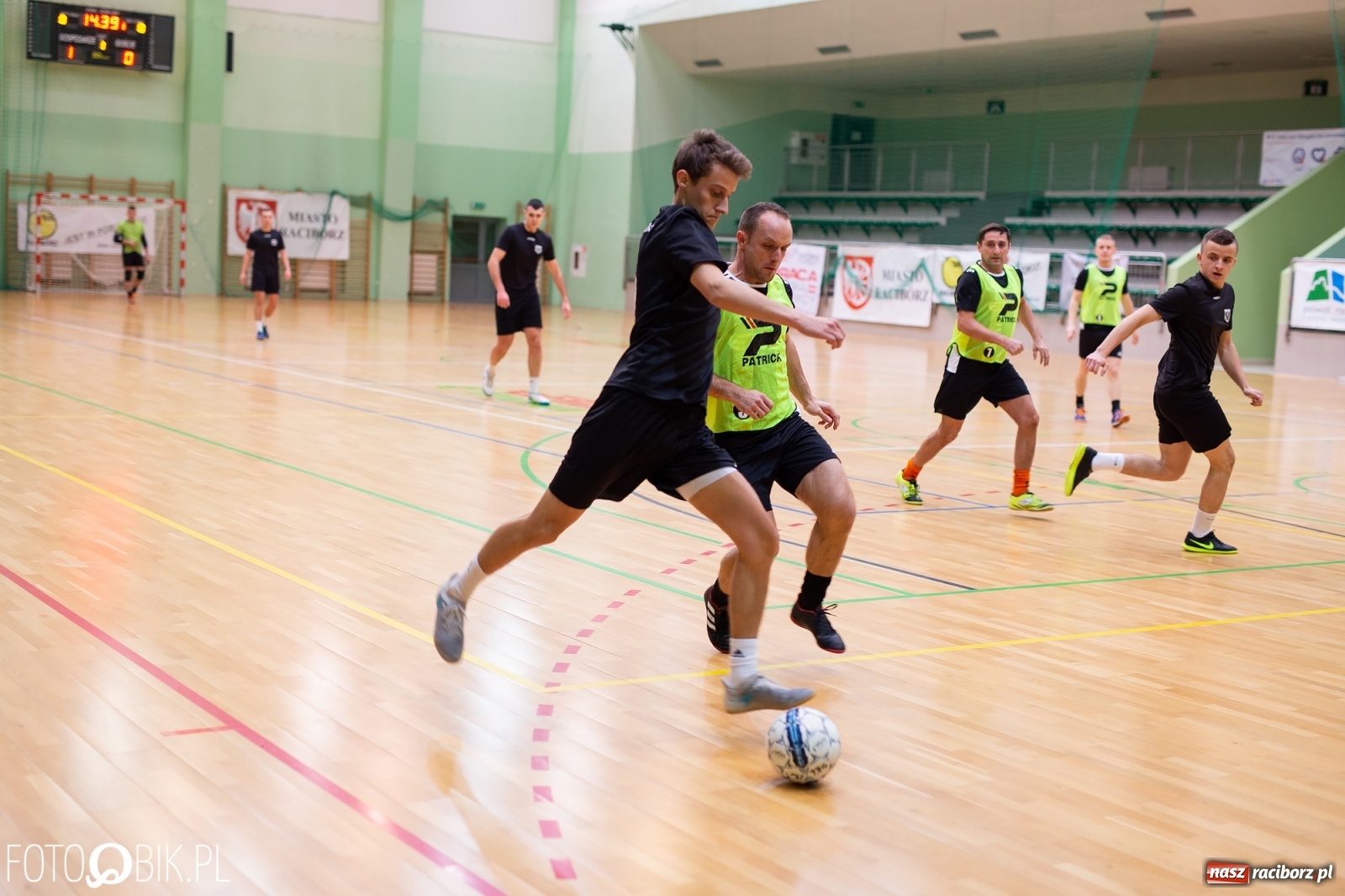 Zdjęcie w galerii na portalu naszraciborz.pl: Piątkowe emocje w HLPN. Mistrz nie dał szans rywalowi wiadomości z regionu