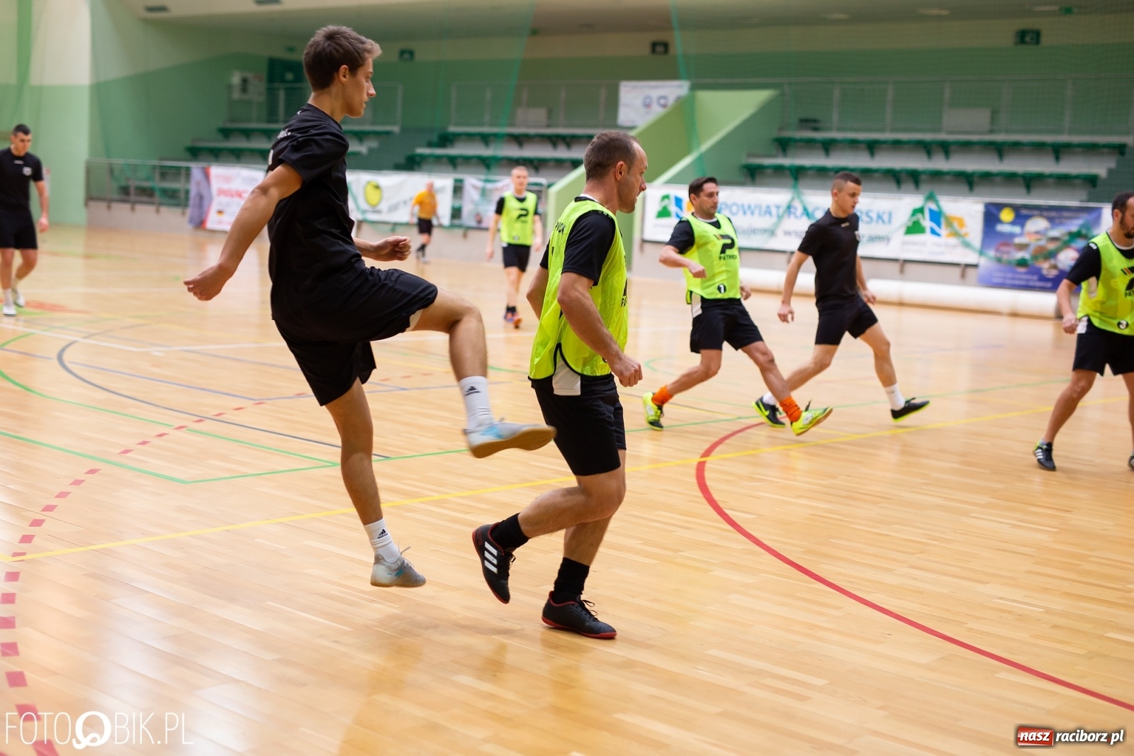 Zdjęcie w galerii na portalu naszraciborz.pl: Piątkowe emocje w HLPN. Mistrz nie dał szans rywalowi wiadomości z regionu
