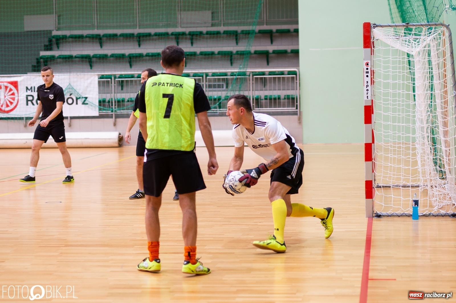 Zdjęcie w galerii na portalu naszraciborz.pl: Piątkowe emocje w HLPN. Mistrz nie dał szans rywalowi wiadomości z regionu