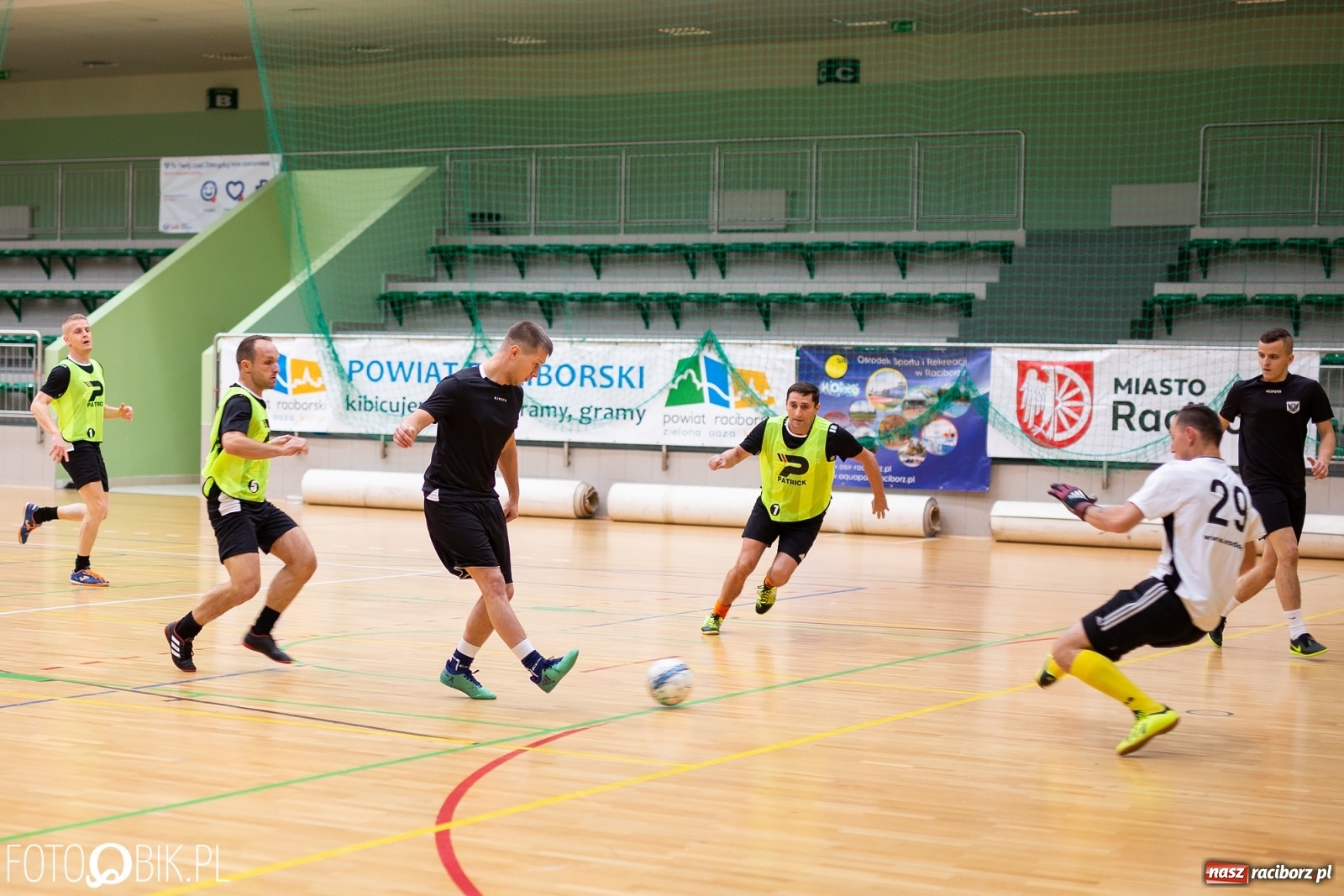 Zdjęcie w galerii na portalu naszraciborz.pl: Piątkowe emocje w HLPN. Mistrz nie dał szans rywalowi wiadomości z regionu