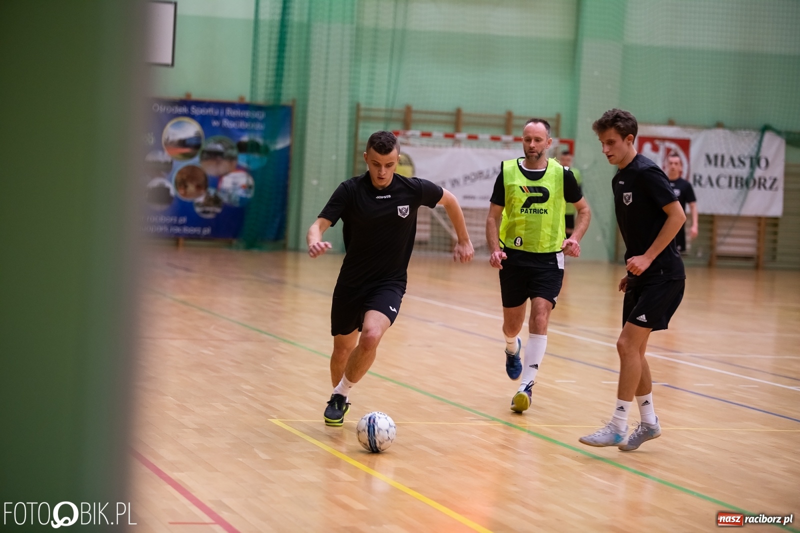 Zdjęcie w galerii na portalu naszraciborz.pl: Piątkowe emocje w HLPN. Mistrz nie dał szans rywalowi wiadomości z regionu