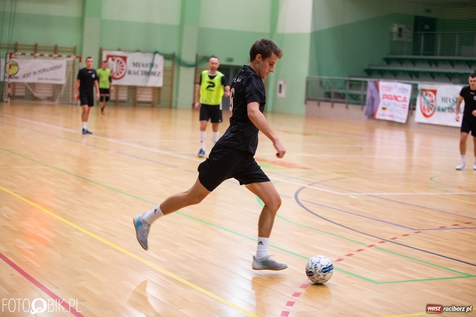 Zdjęcie w galerii na portalu naszraciborz.pl: Piątkowe emocje w HLPN. Mistrz nie dał szans rywalowi wiadomości z regionu