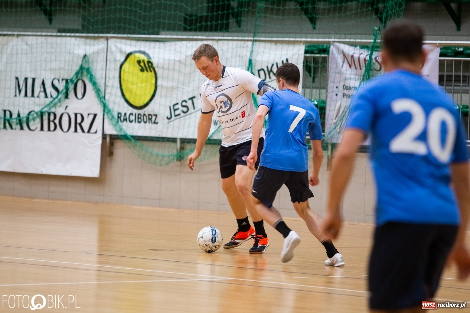 Zdjęcie w galerii na portalu naszraciborz.pl: Piątkowe emocje w HLPN. Mistrz nie dał szans rywalowi wiadomości z regionu