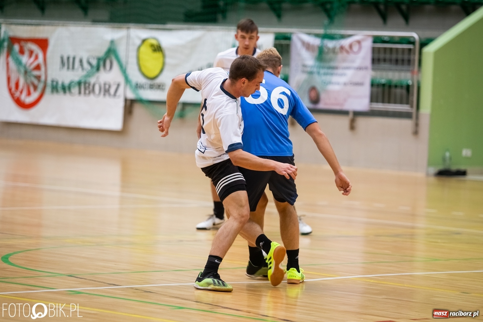 Zdjęcie w galerii na portalu naszraciborz.pl: Piątkowe emocje w HLPN. Mistrz nie dał szans rywalowi wiadomości z regionu