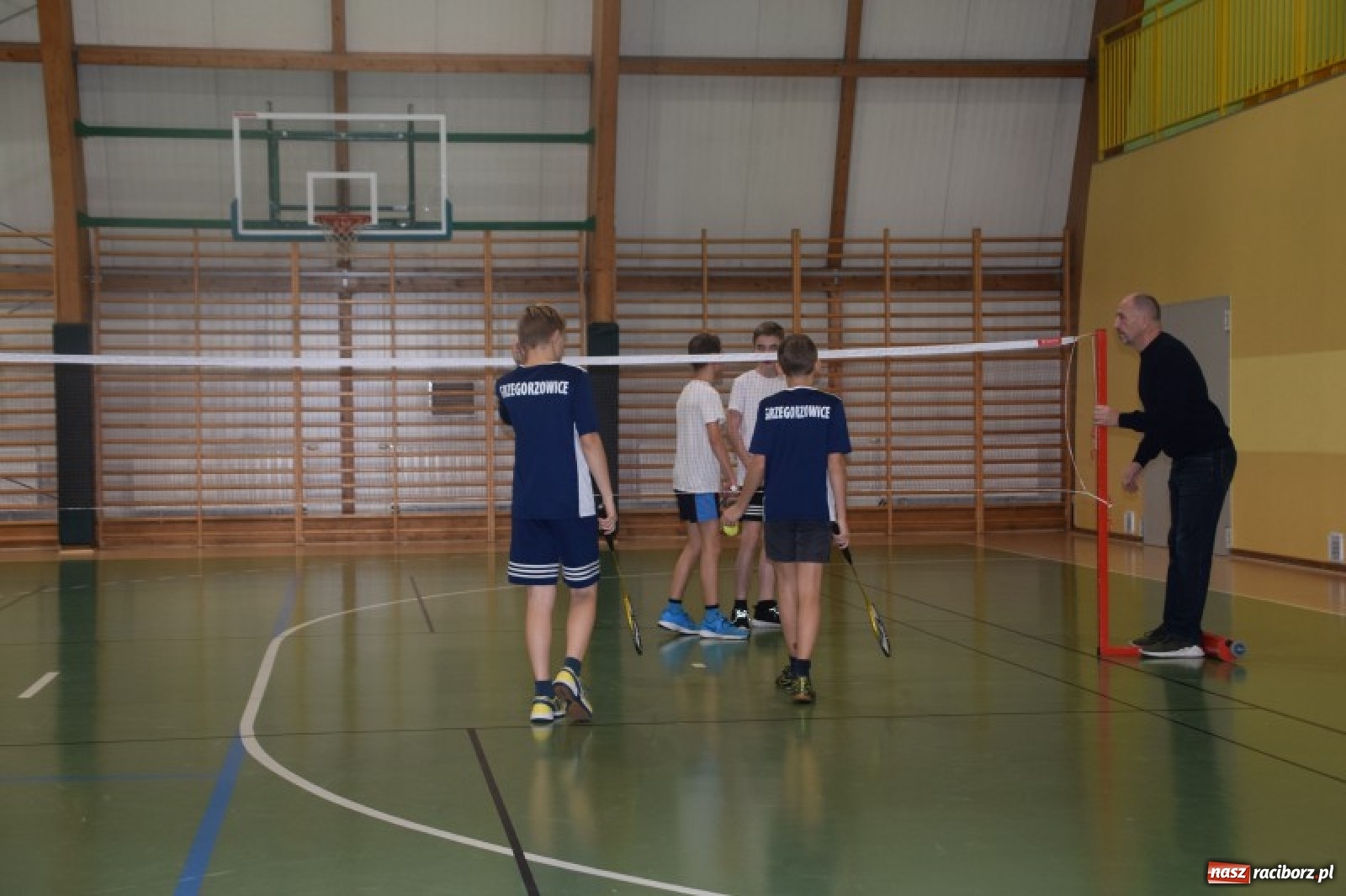 Zdjęcie w galerii na portalu naszraciborz.pl: Grzegorzowice wygrały wojewódzki półfinał badmintona  wiadomości z regionu