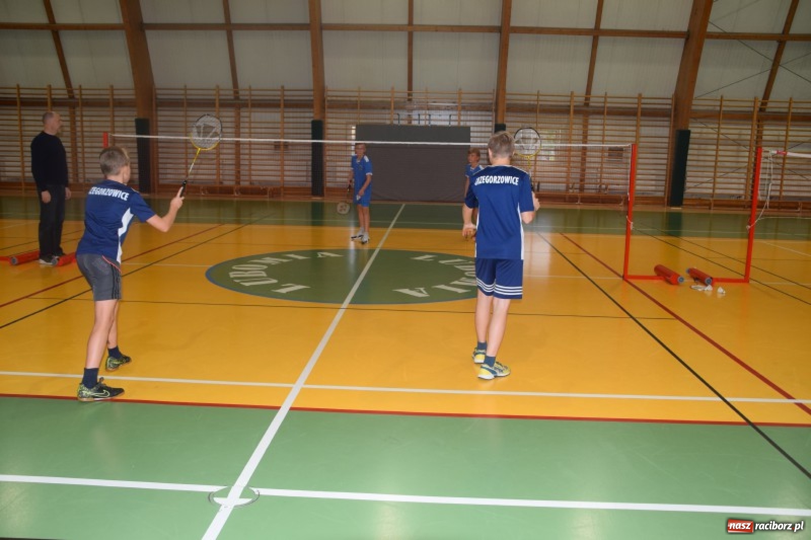 Zdjęcie w galerii na portalu naszraciborz.pl: Grzegorzowice wygrały wojewódzki półfinał badmintona  wiadomości z regionu