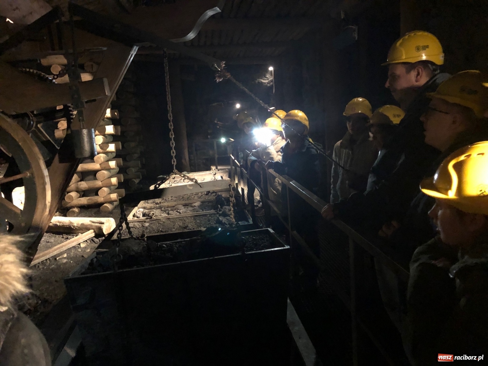 Zdjęcie w galerii na portalu naszraciborz.pl: Uczniowie ZSS zjechali głęboko pod ziemię na zakończenie ważnego projektu  wiadomości z regionu
