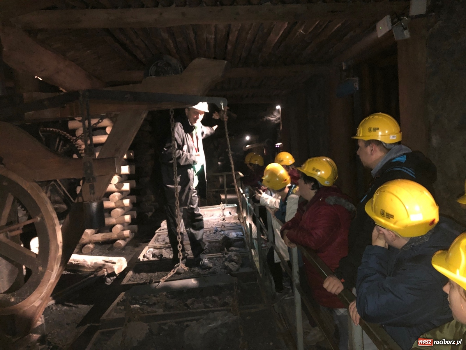 Zdjęcie w galerii na portalu naszraciborz.pl: Uczniowie ZSS zjechali głęboko pod ziemię na zakończenie ważnego projektu  wiadomości z regionu