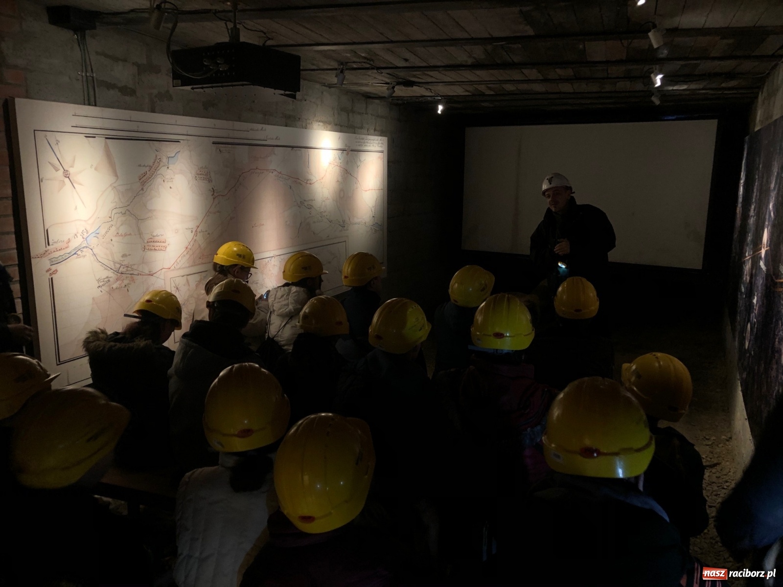 Zdjęcie w galerii na portalu naszraciborz.pl: Uczniowie ZSS zjechali głęboko pod ziemię na zakończenie ważnego projektu  wiadomości z regionu