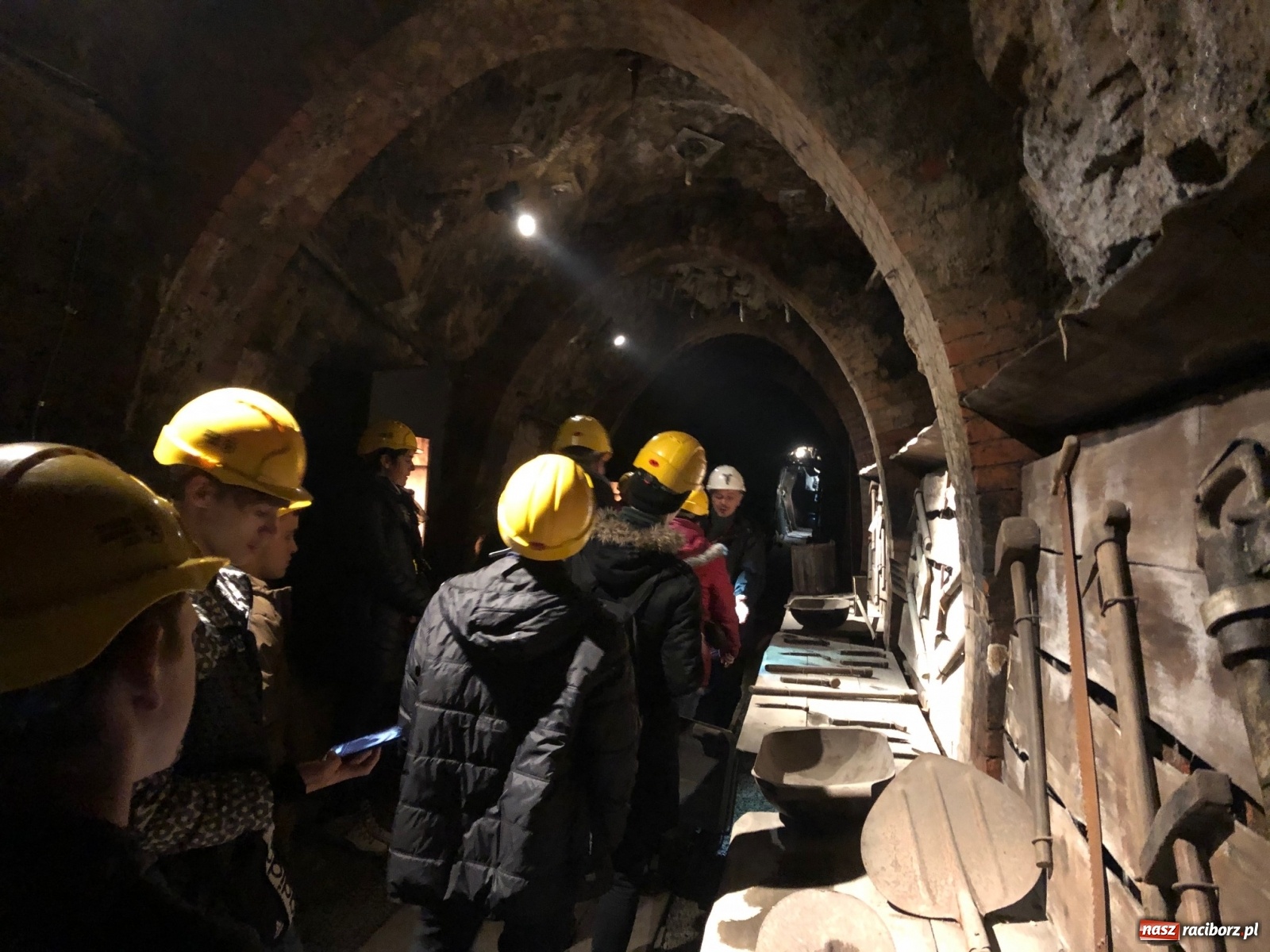Zdjęcie w galerii na portalu naszraciborz.pl: Uczniowie ZSS zjechali głęboko pod ziemię na zakończenie ważnego projektu  wiadomości z regionu