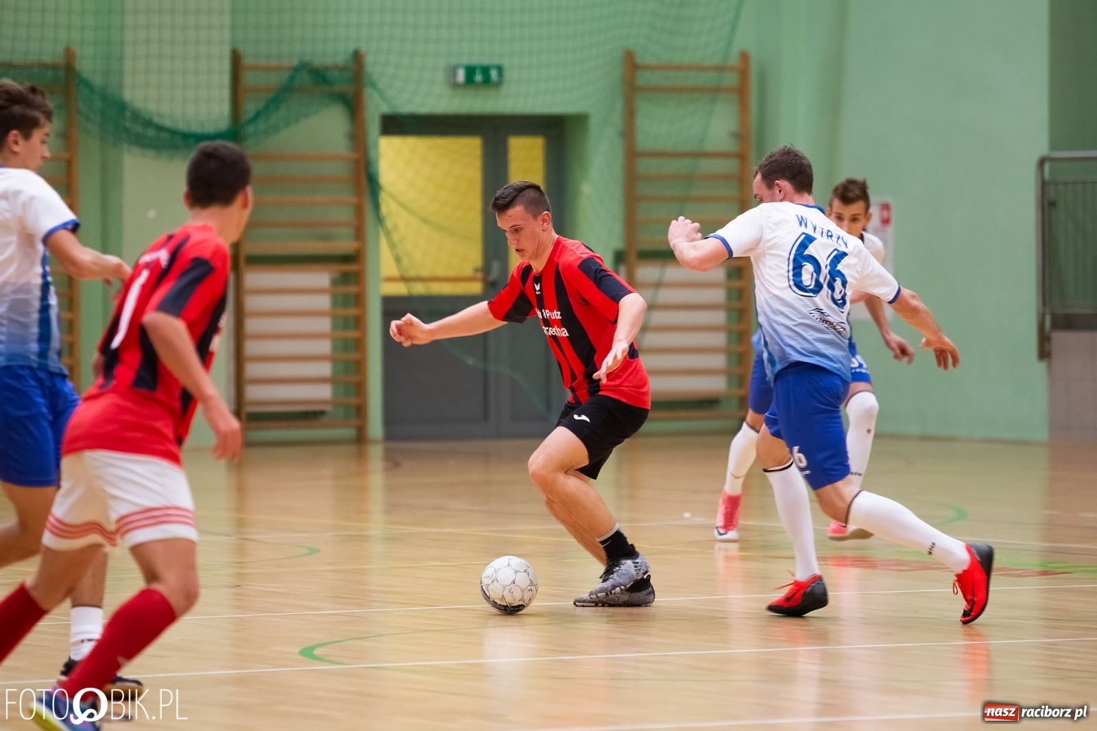 Zdjęcie w galerii na portalu naszraciborz.pl: Grad goli w sobotnich pojedynkach HLPN wiadomości z regionu