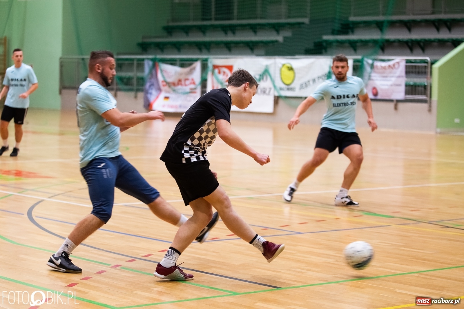 Zdjęcie w galerii na portalu naszraciborz.pl: Grad goli w sobotnich pojedynkach HLPN wiadomości z regionu