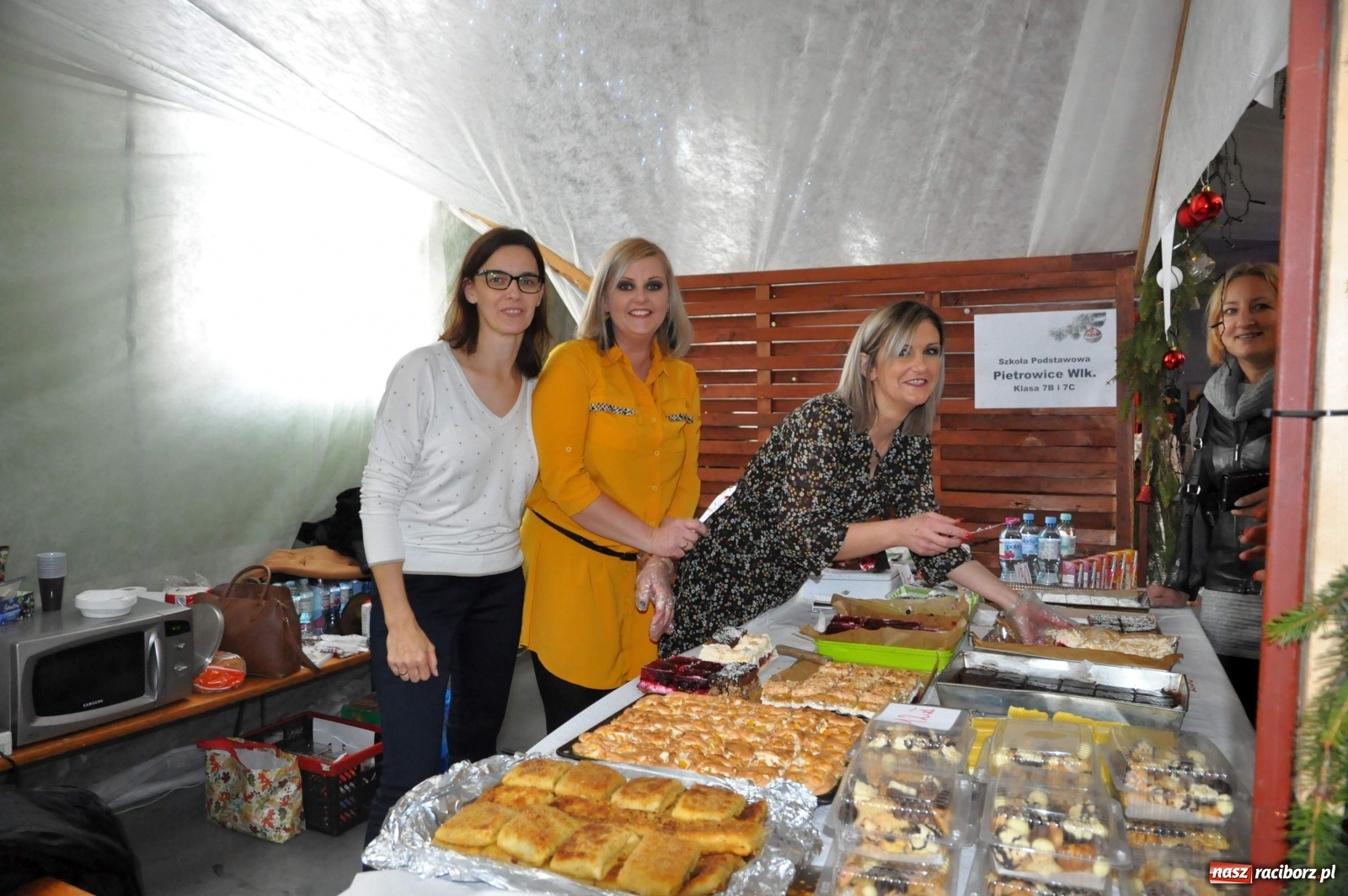 Zdjęcie w galerii na portalu naszraciborz.pl: Tłumy na kiermaszu świątecznym w Pietrowicach Wielkich [FOTO i WIDEO] wiadomości z regionu