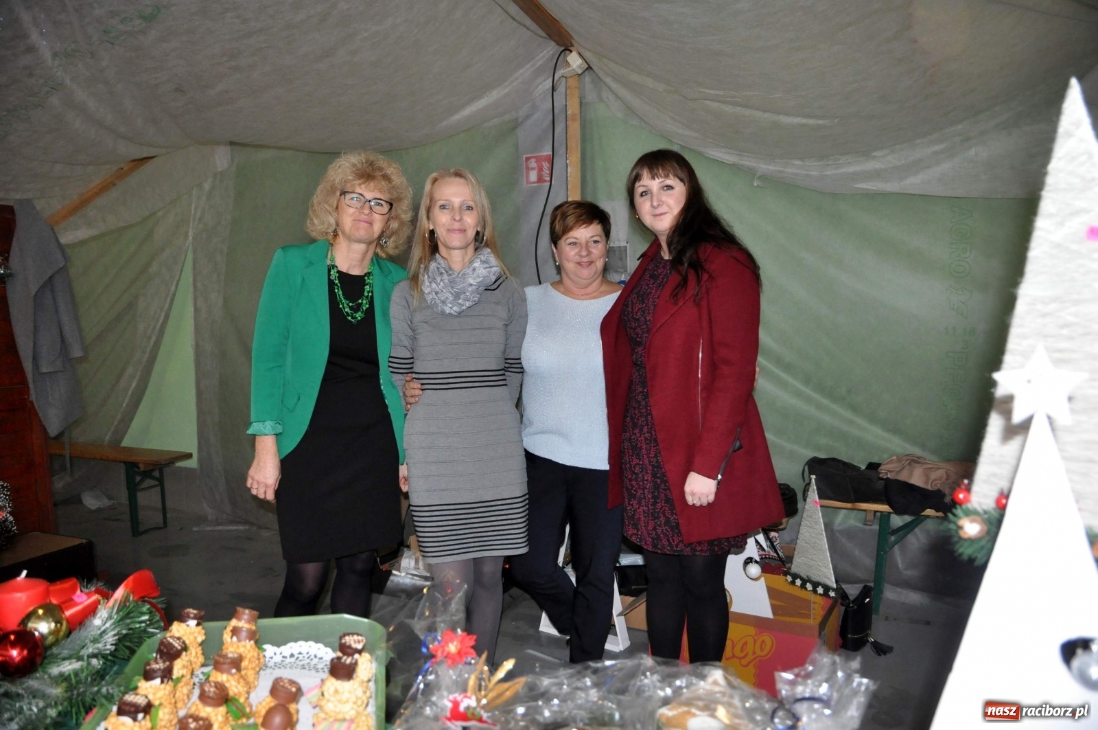 Zdjęcie w galerii na portalu naszraciborz.pl: Tłumy na kiermaszu świątecznym w Pietrowicach Wielkich [FOTO i WIDEO] wiadomości z regionu