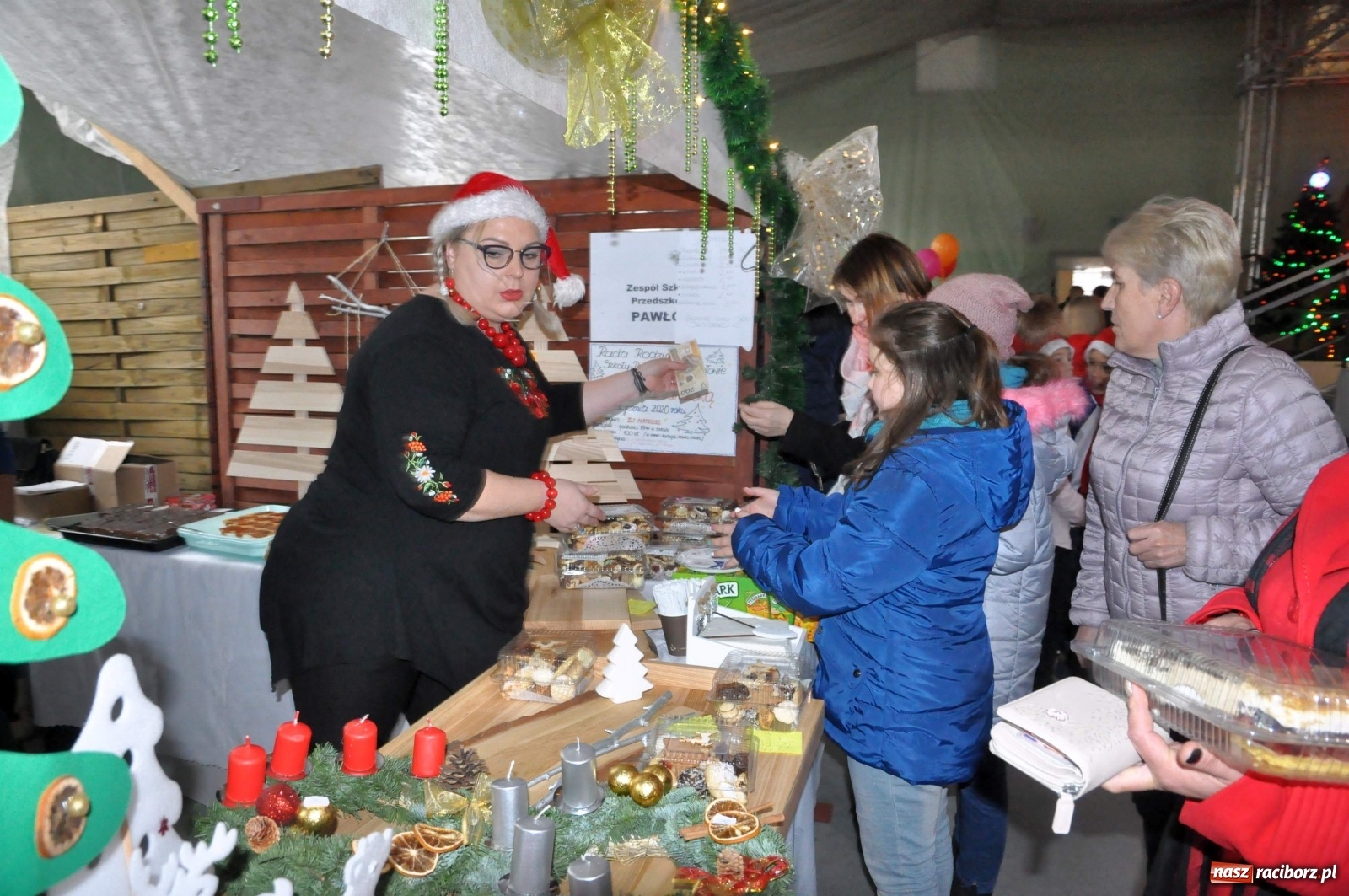 Zdjęcie w galerii na portalu naszraciborz.pl: Tłumy na kiermaszu świątecznym w Pietrowicach Wielkich [FOTO i WIDEO] wiadomości z regionu
