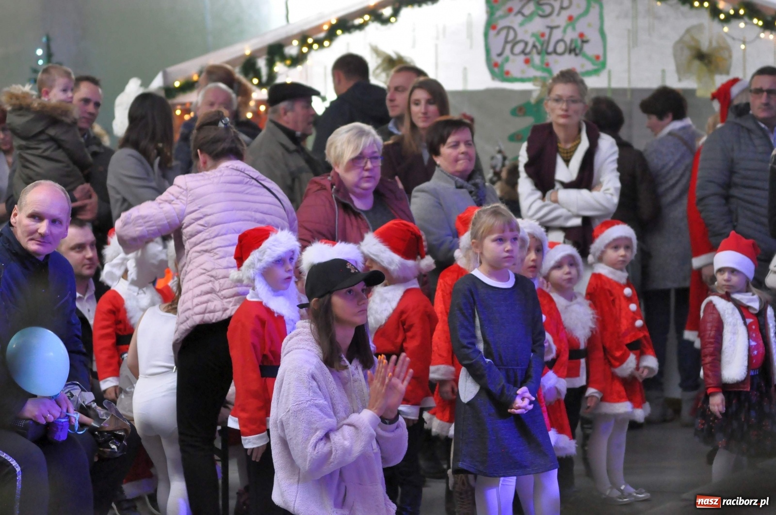 Zdjęcie w galerii na portalu naszraciborz.pl: Tłumy na kiermaszu świątecznym w Pietrowicach Wielkich [FOTO i WIDEO] wiadomości z regionu