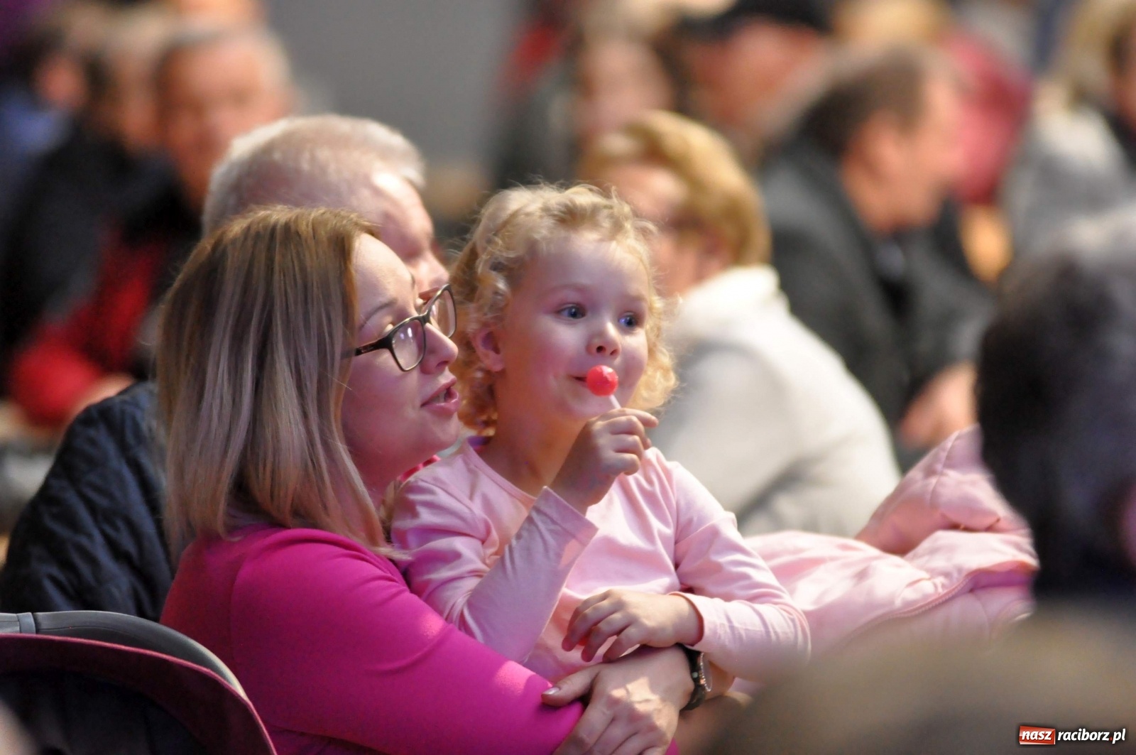 Zdjęcie w galerii na portalu naszraciborz.pl: Tłumy na kiermaszu świątecznym w Pietrowicach Wielkich [FOTO i WIDEO] wiadomości z regionu