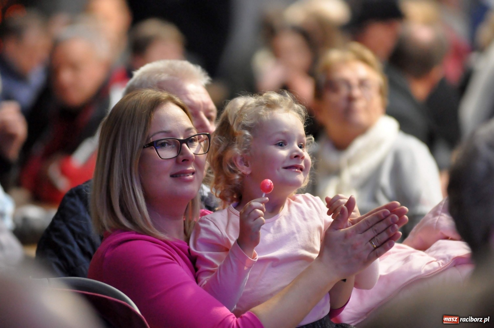 Zdjęcie w galerii na portalu naszraciborz.pl: Tłumy na kiermaszu świątecznym w Pietrowicach Wielkich [FOTO i WIDEO] wiadomości z regionu