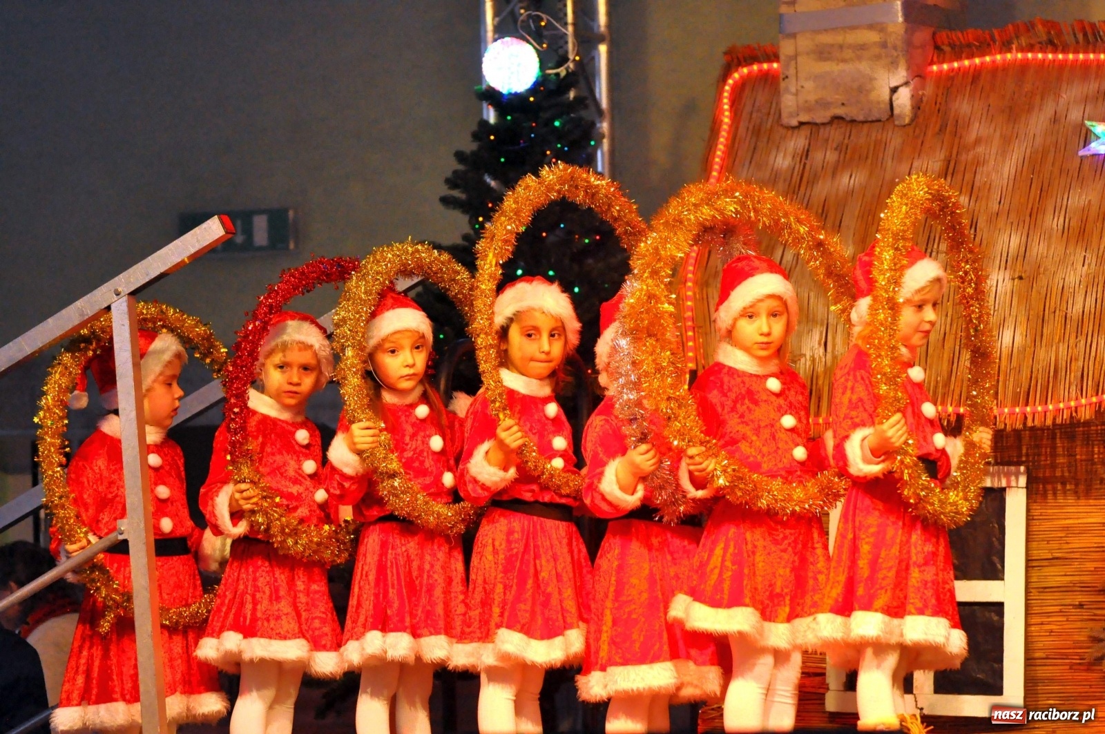 Zdjęcie w galerii na portalu naszraciborz.pl: Tłumy na kiermaszu świątecznym w Pietrowicach Wielkich [FOTO i WIDEO] wiadomości z regionu