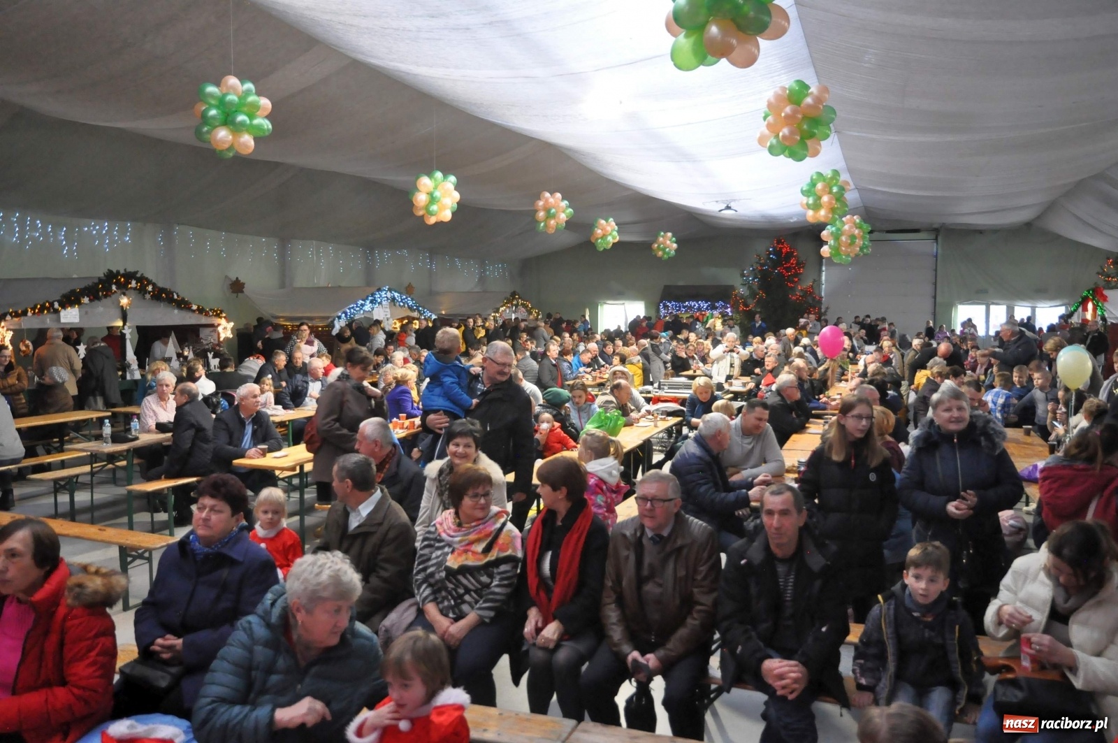 Zdjęcie w galerii na portalu naszraciborz.pl: Tłumy na kiermaszu świątecznym w Pietrowicach Wielkich [FOTO i WIDEO] wiadomości z regionu
