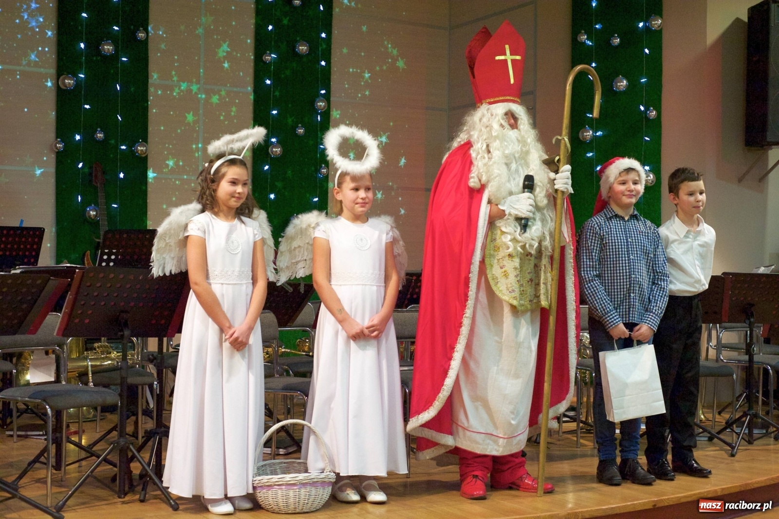 Zdjęcie w galerii na portalu naszraciborz.pl: Na świątecznym kiermaszu w Tworkowie wiadomości z regionu