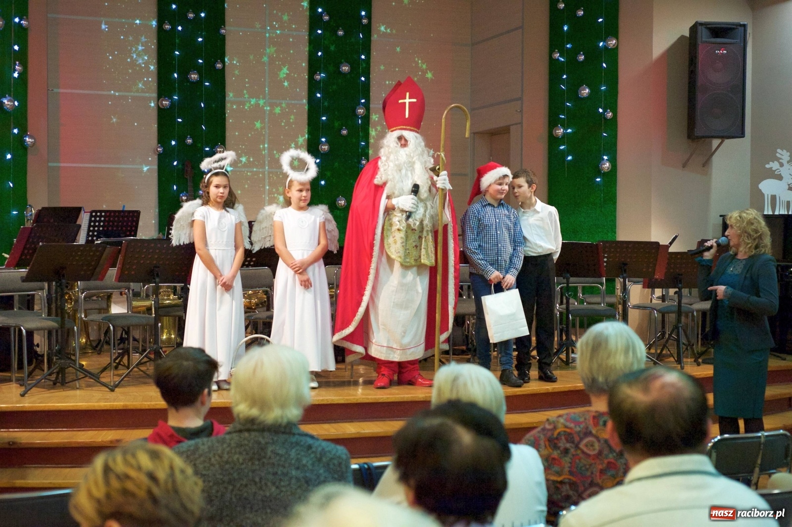 Zdjęcie w galerii na portalu naszraciborz.pl: Na świątecznym kiermaszu w Tworkowie wiadomości z regionu