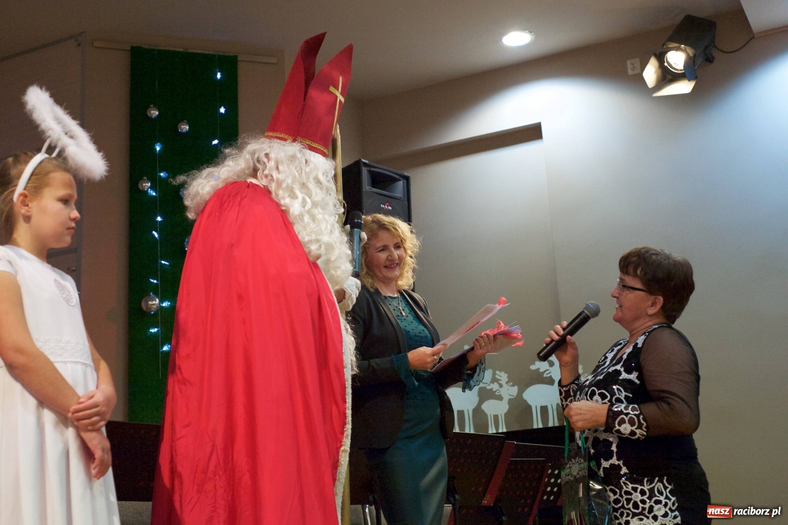 Zdjęcie w galerii na portalu naszraciborz.pl: Na świątecznym kiermaszu w Tworkowie wiadomości z regionu